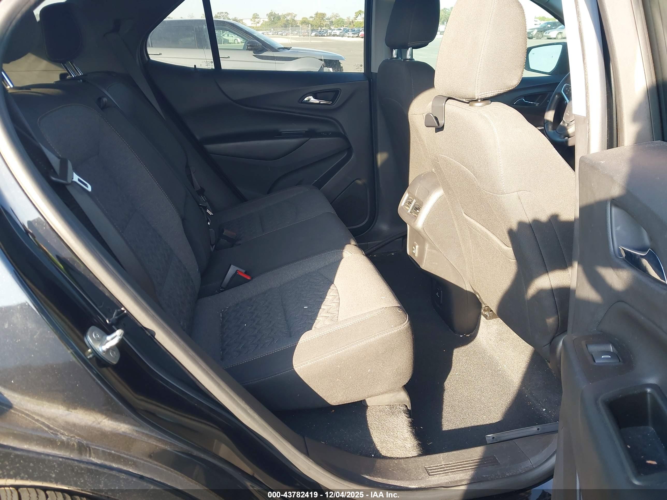 CHEVROLET EQUINOX image 8