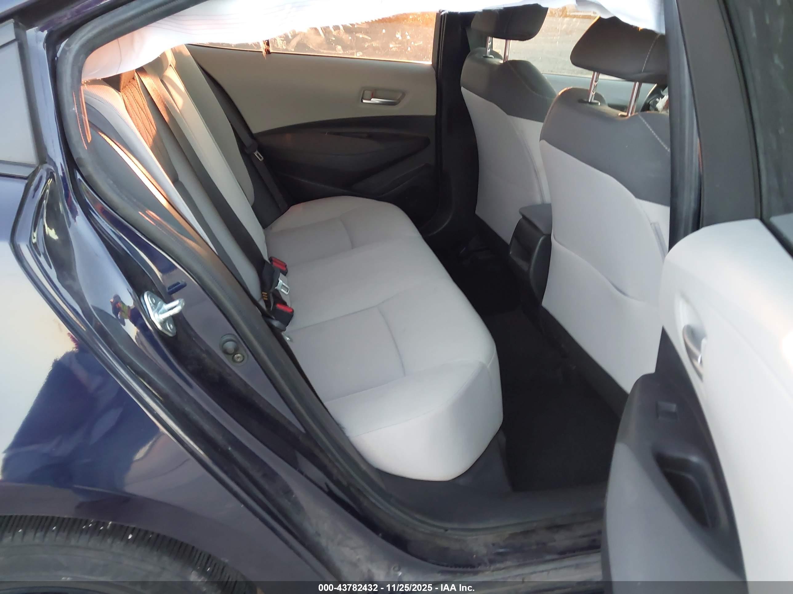 TOYOTA COROLLA image 8