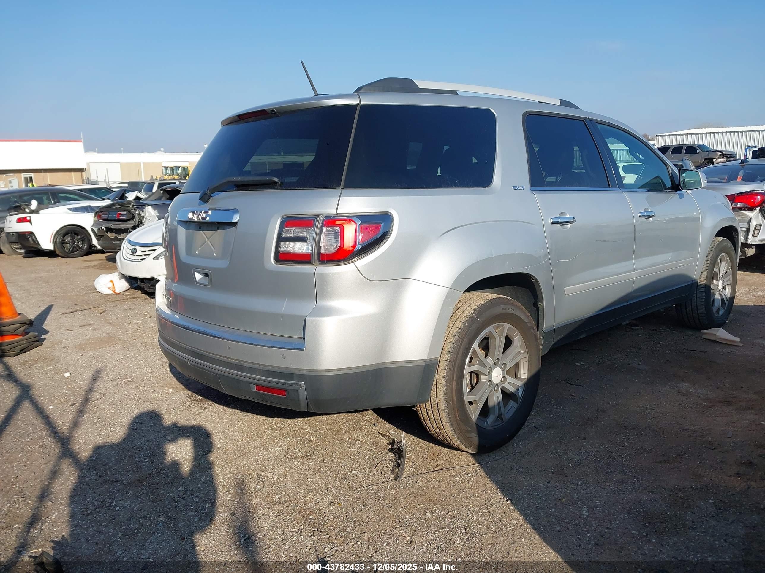 GMC ACADIA image 4