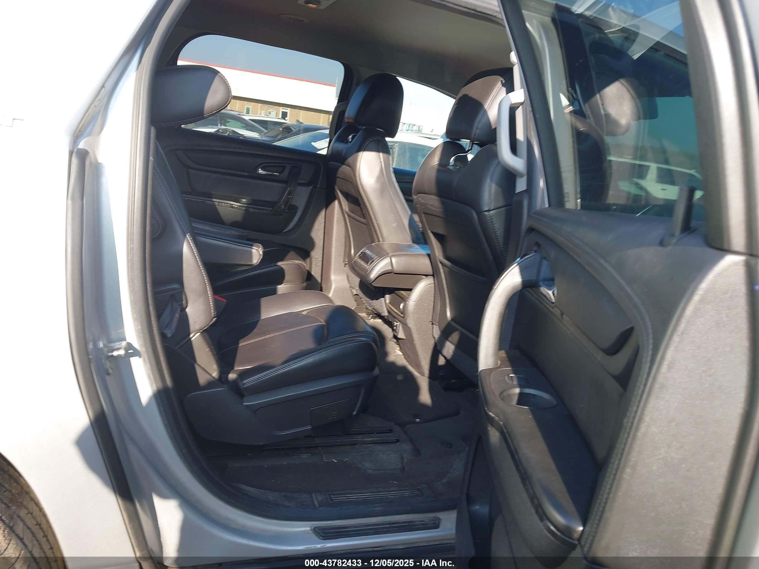 GMC ACADIA image 8