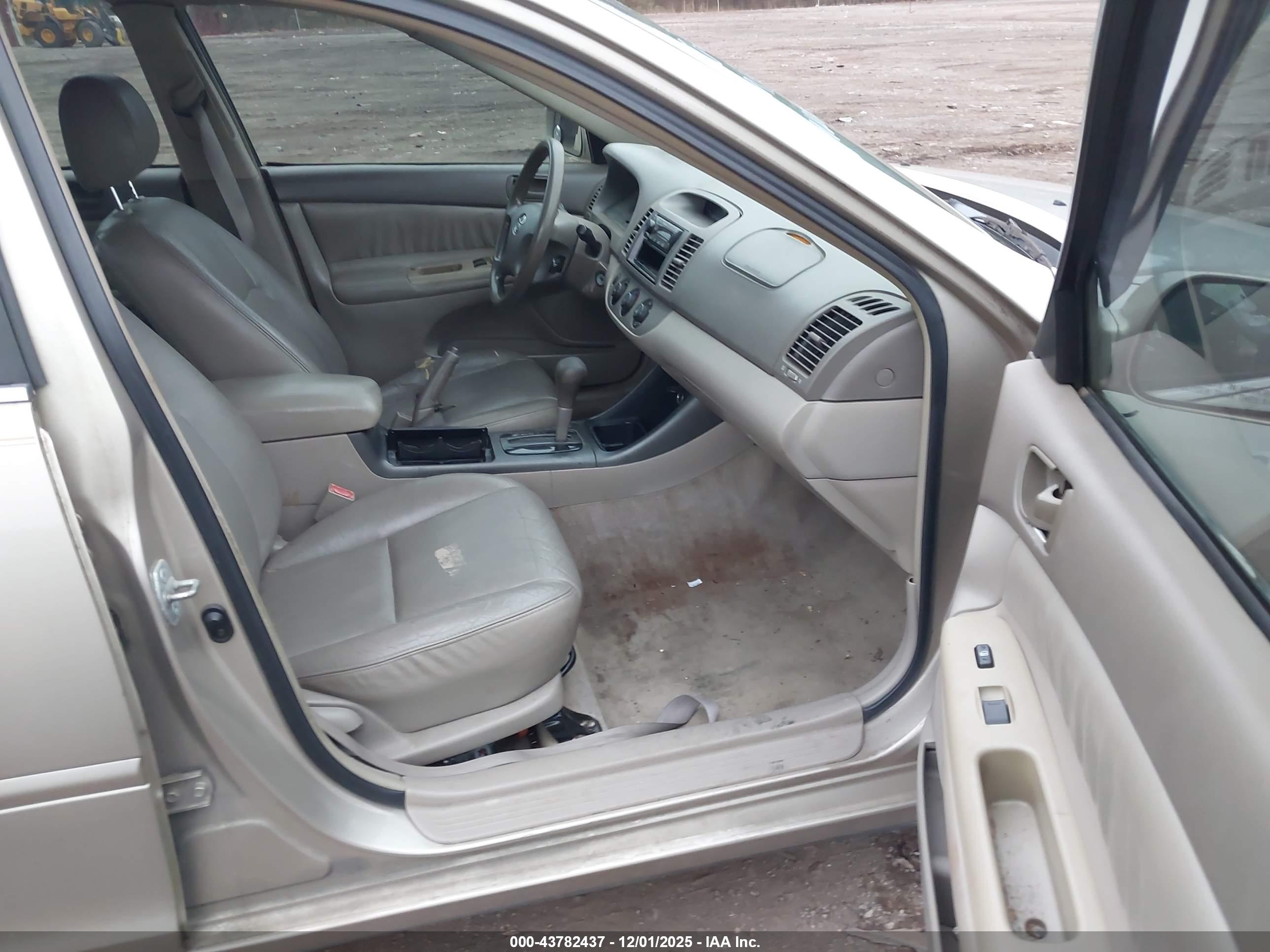 TOYOTA CAMRY image 5