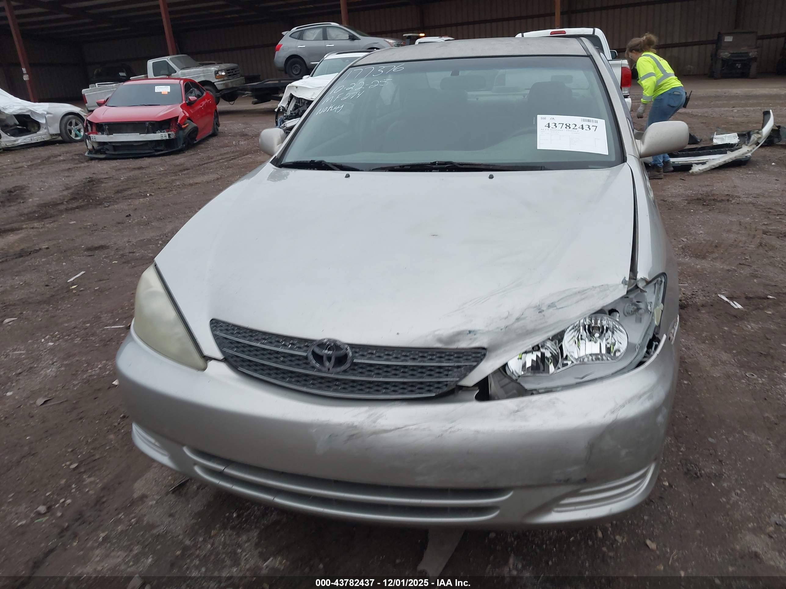 TOYOTA CAMRY image 6
