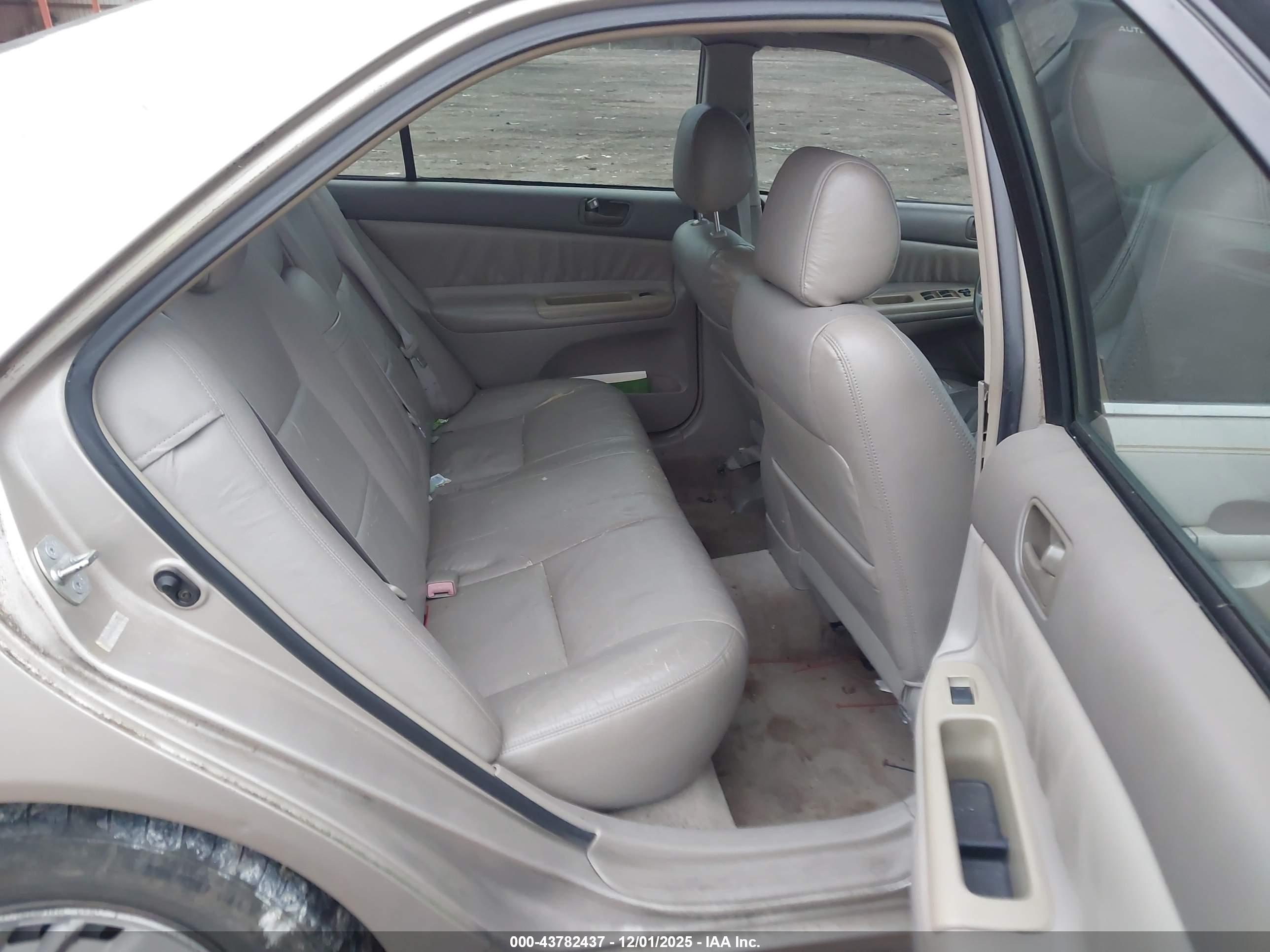 TOYOTA CAMRY image 8