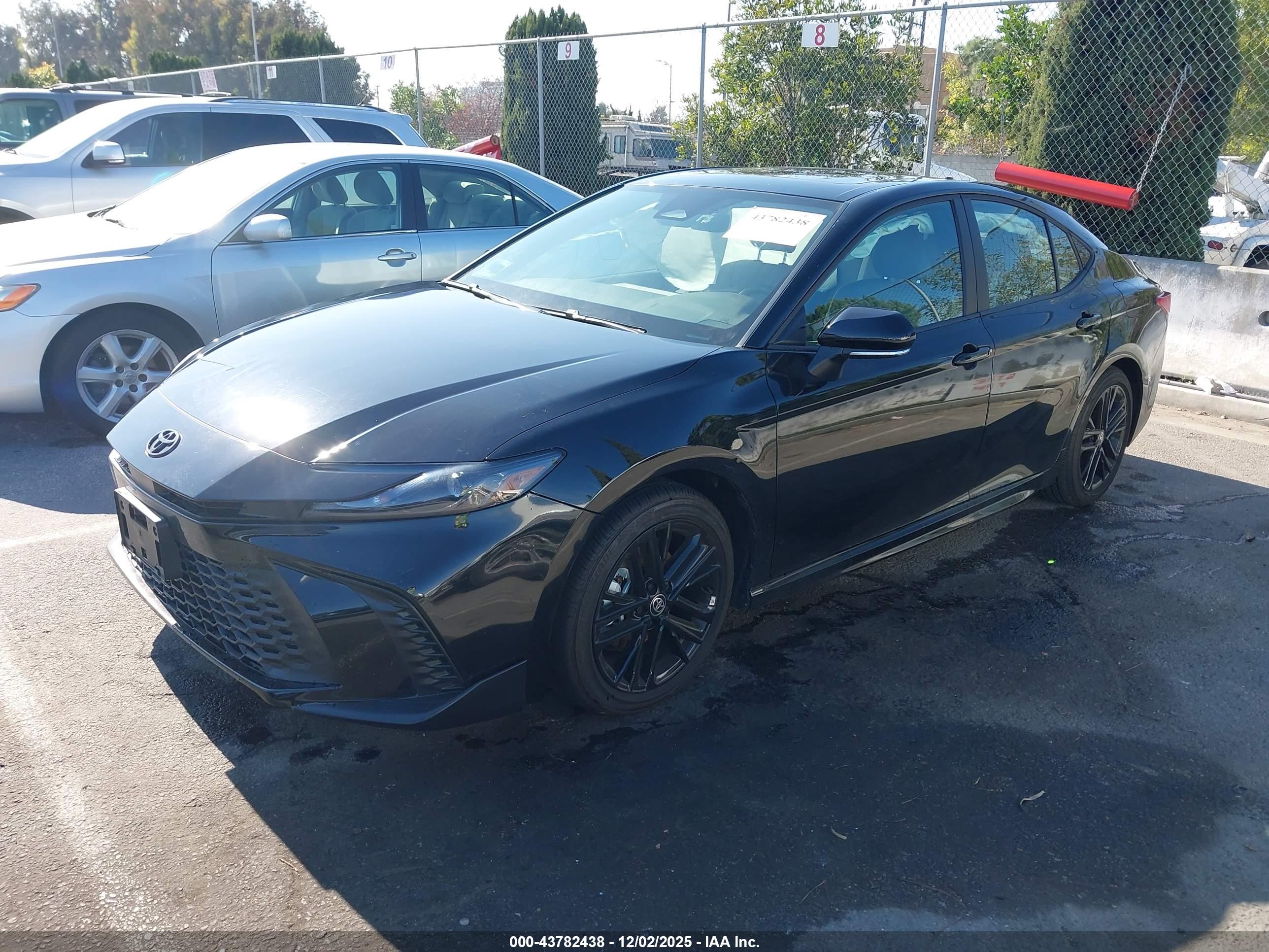 TOYOTA CAMRY image 2