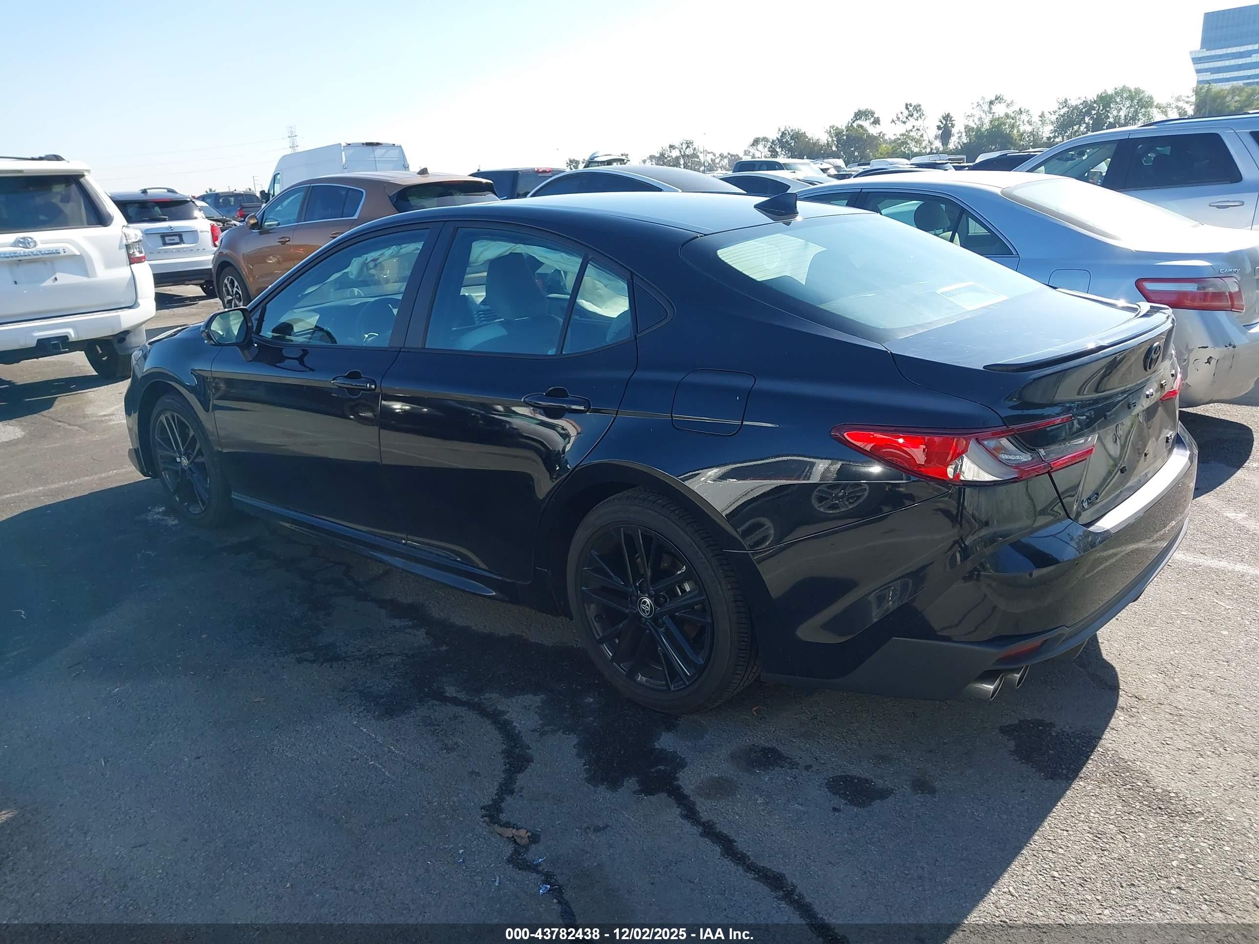 TOYOTA CAMRY image 3