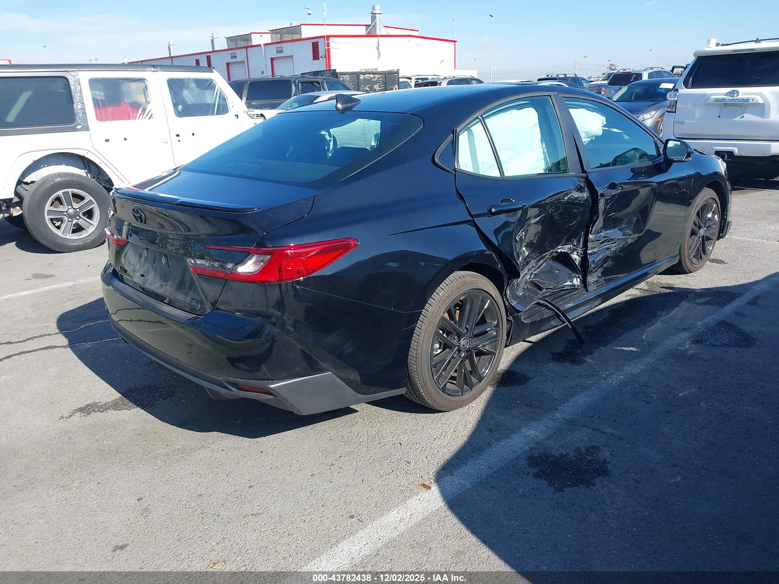 TOYOTA CAMRY image 4