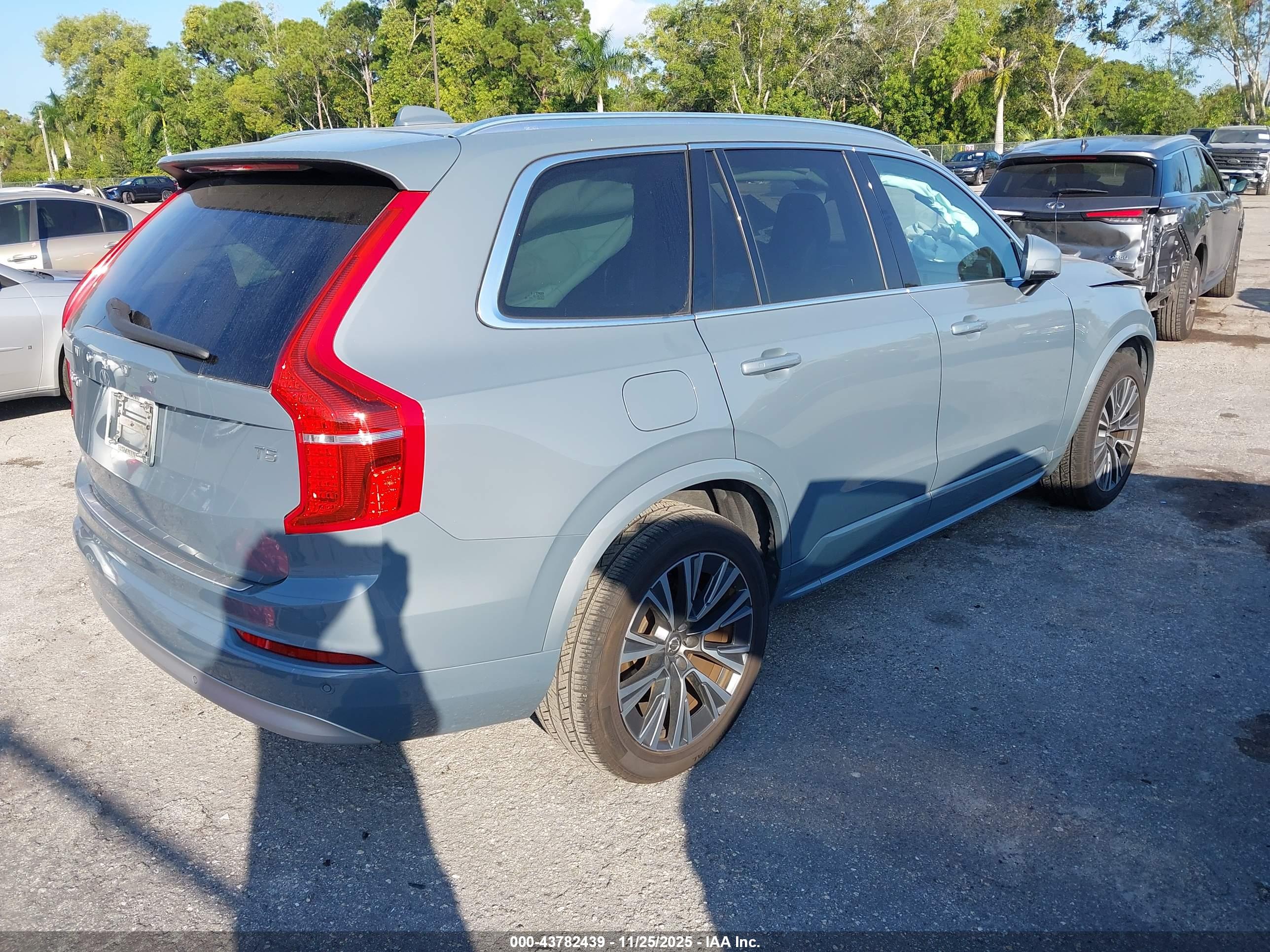 VOLVO XC90 image 4