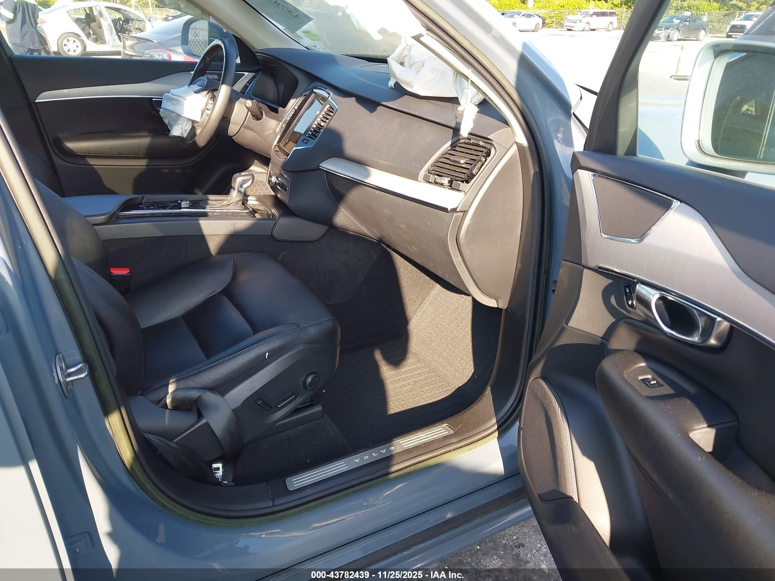VOLVO XC90 image 5