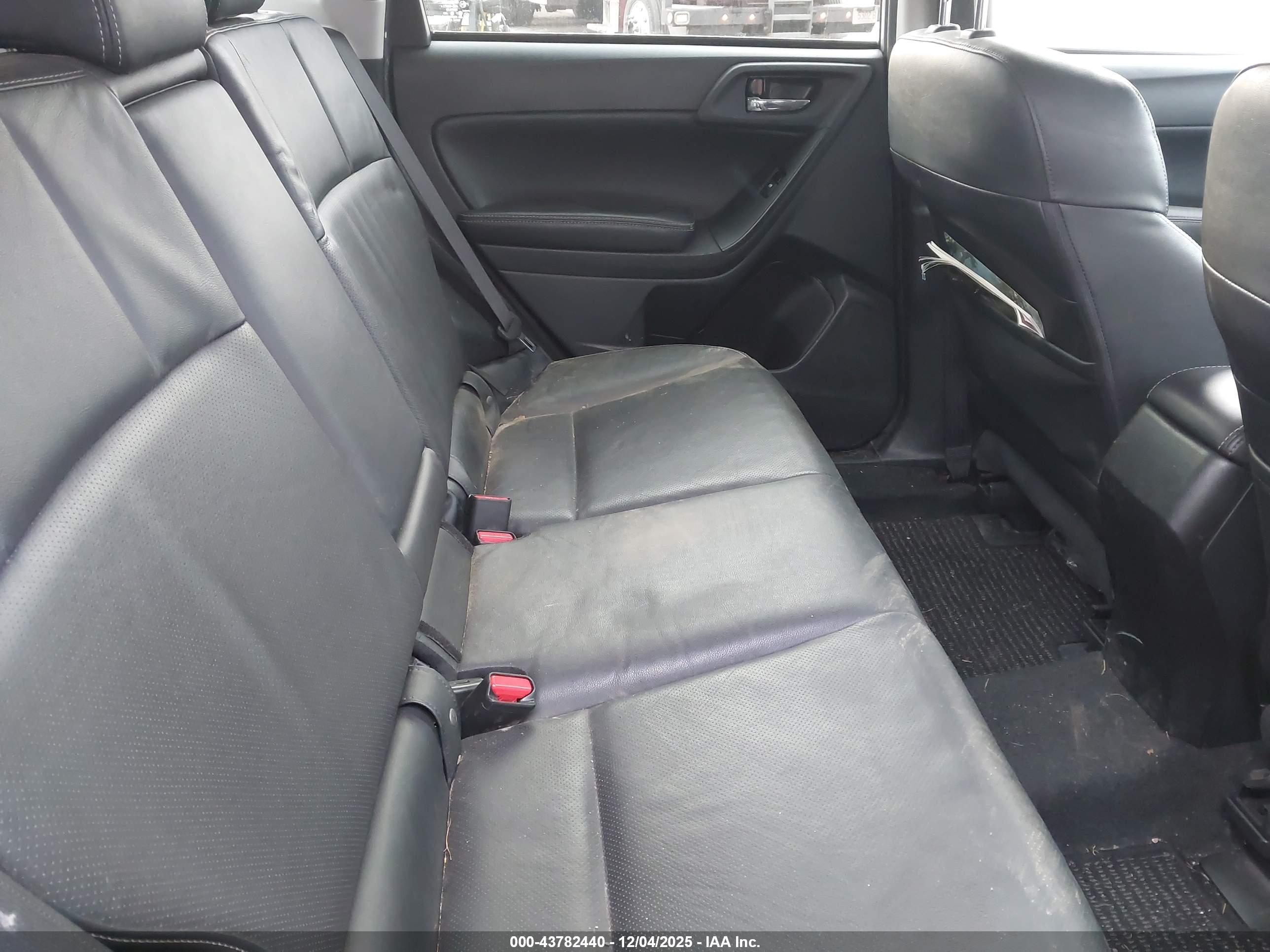 SUBARU FORESTER image 8