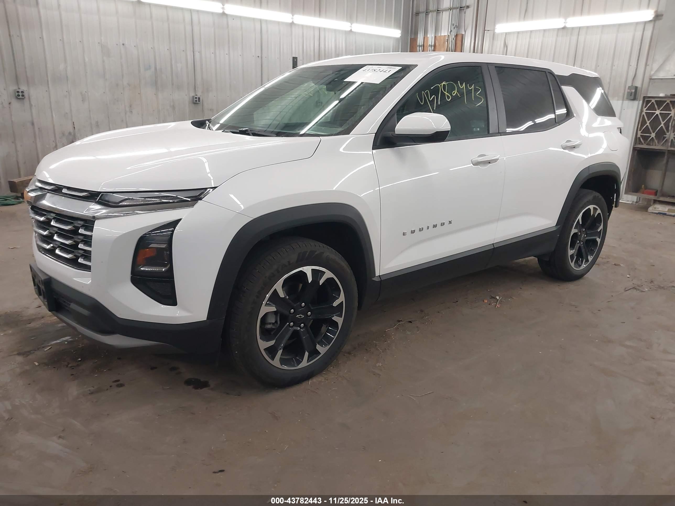 CHEVROLET EQUINOX image 2