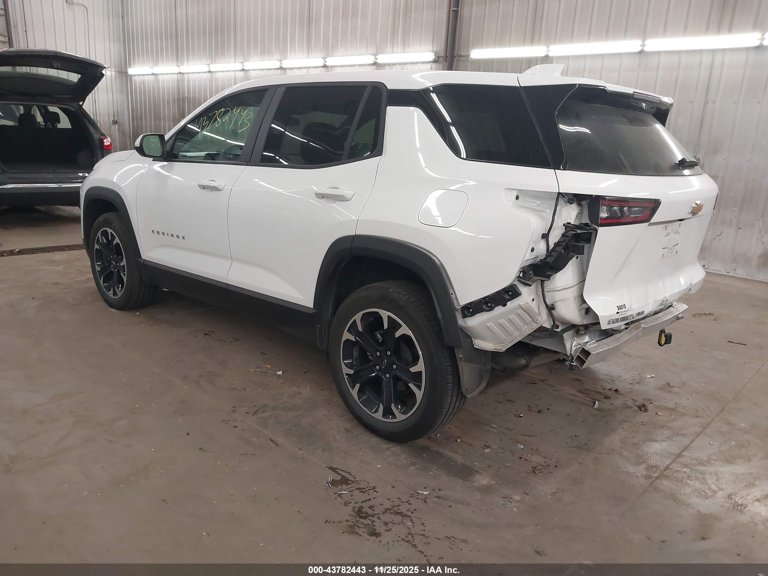 CHEVROLET EQUINOX image 3
