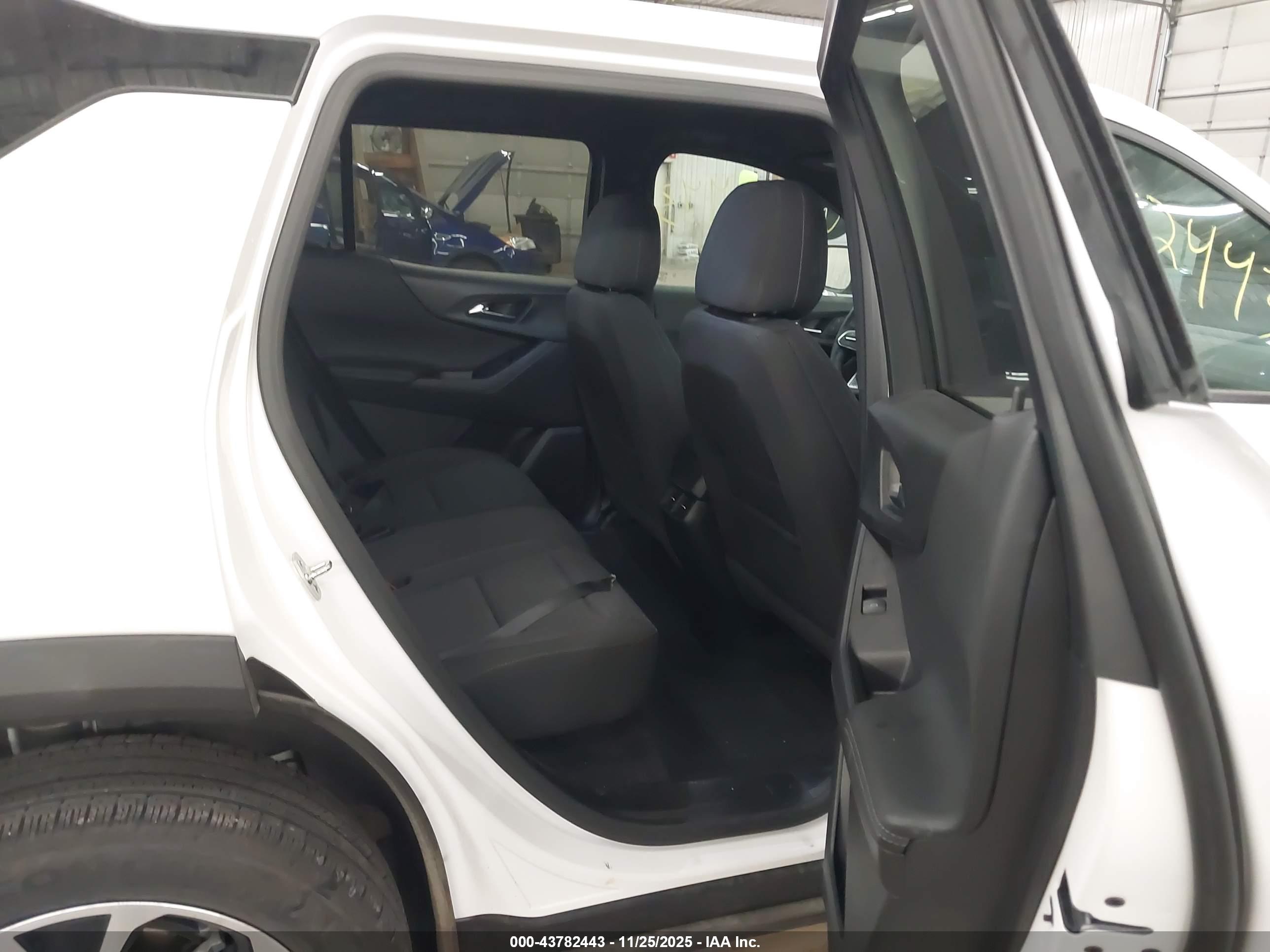 CHEVROLET EQUINOX image 8