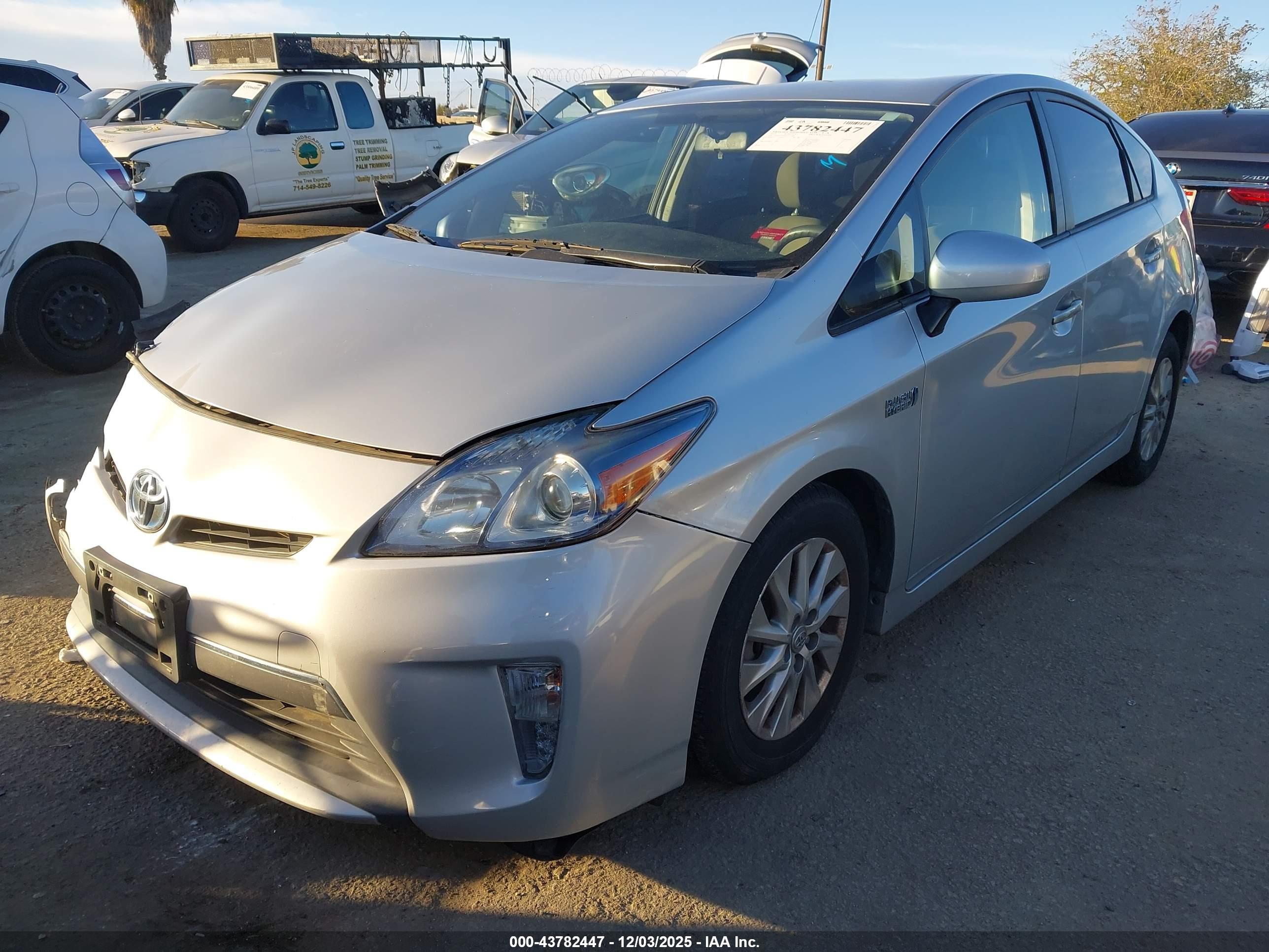 TOYOTA PRIUS image 2