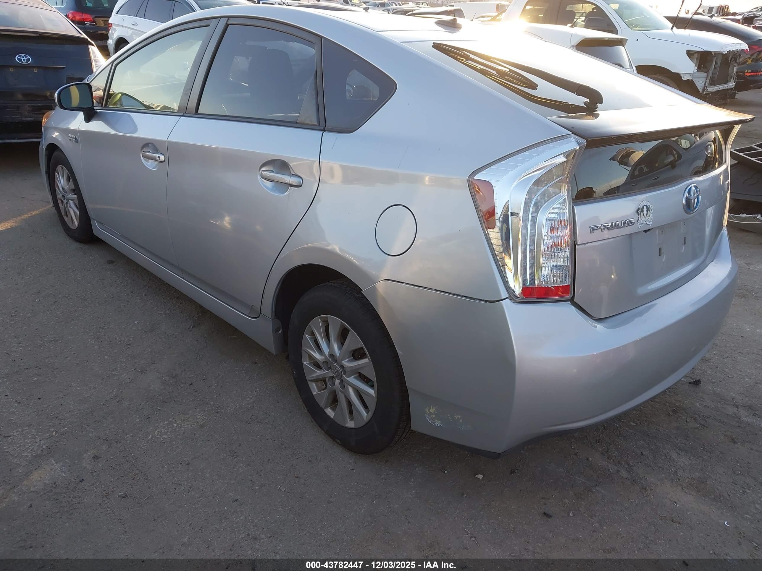 TOYOTA PRIUS image 3