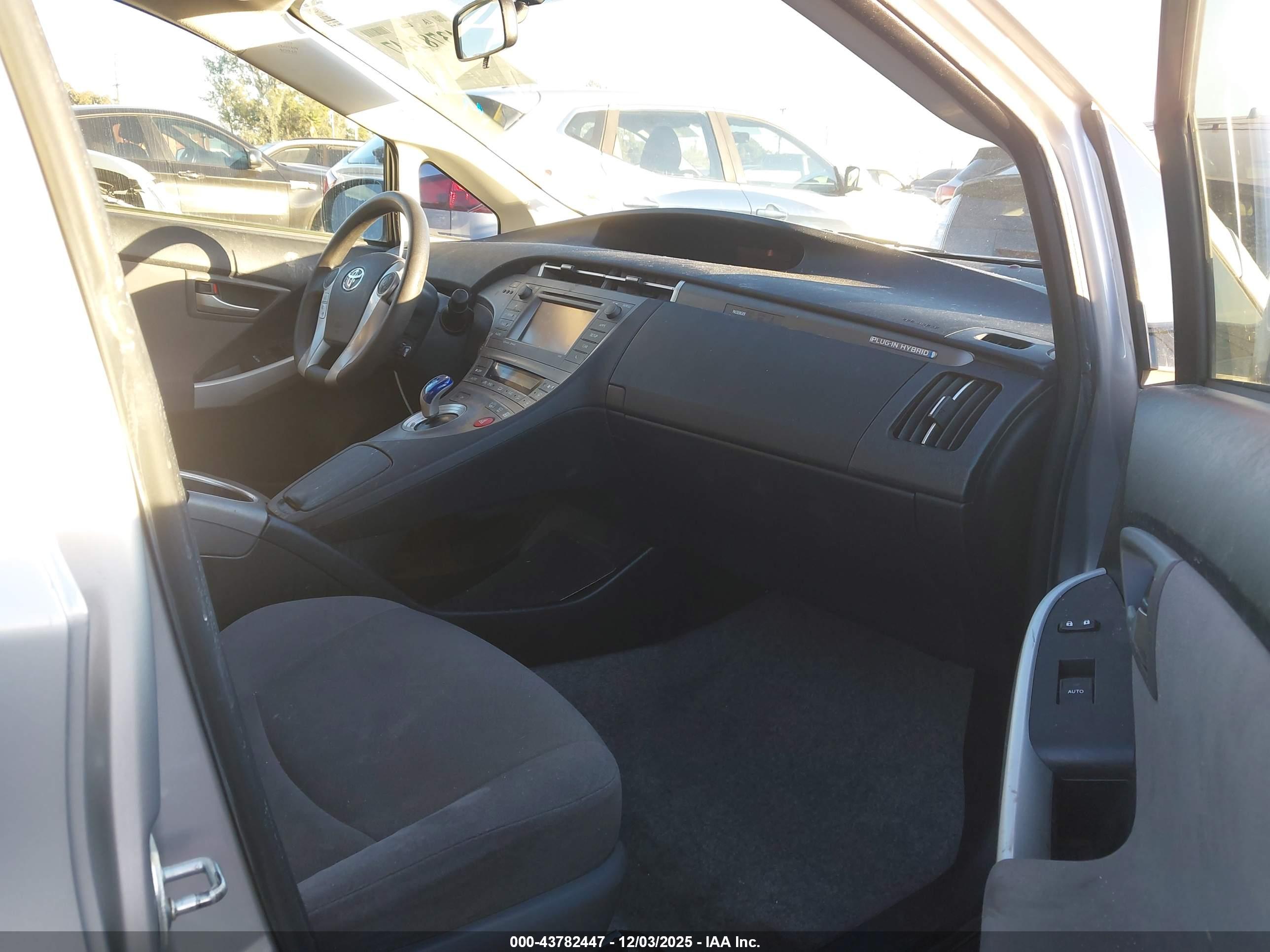 TOYOTA PRIUS image 5