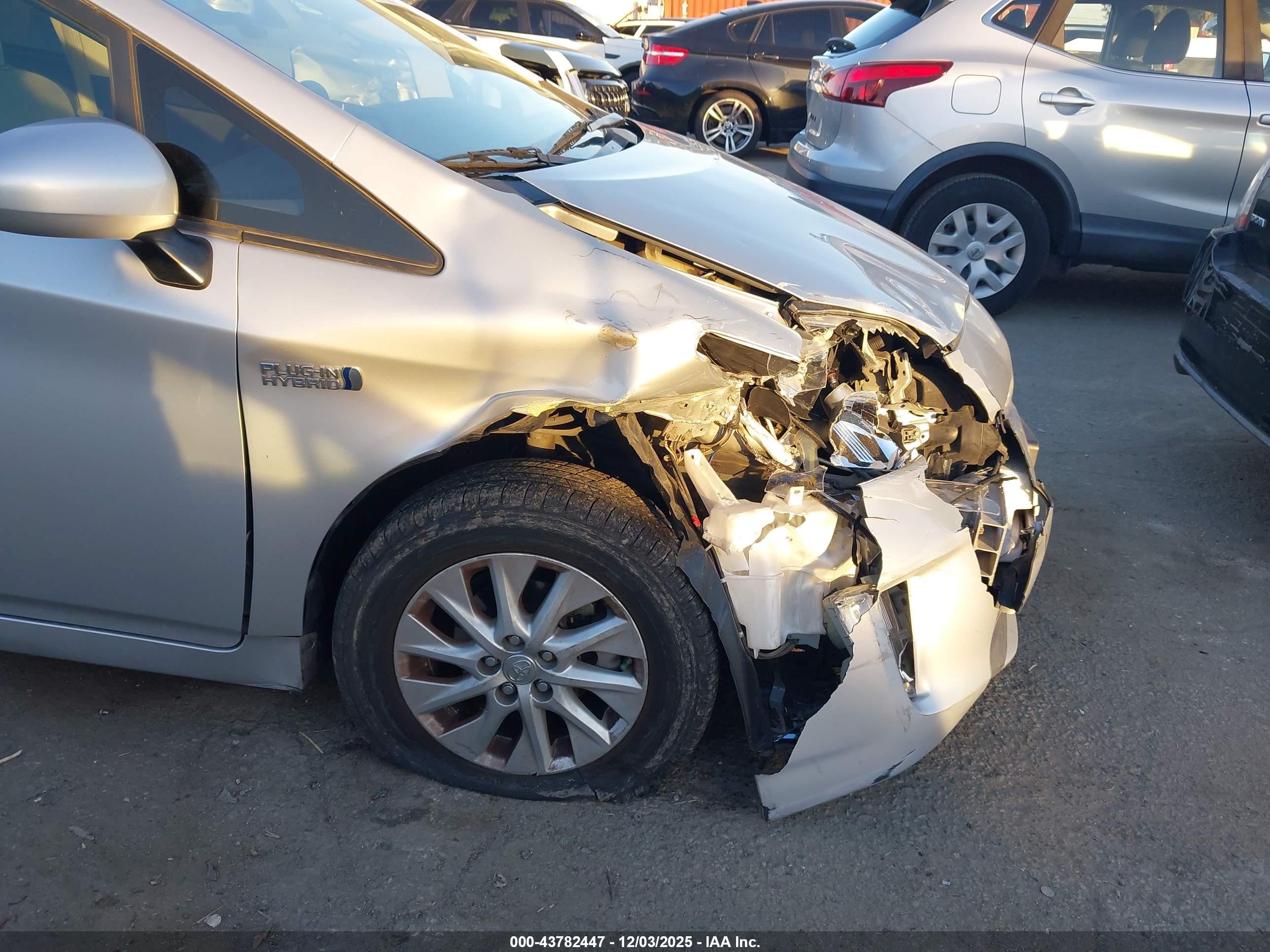 TOYOTA PRIUS image 6