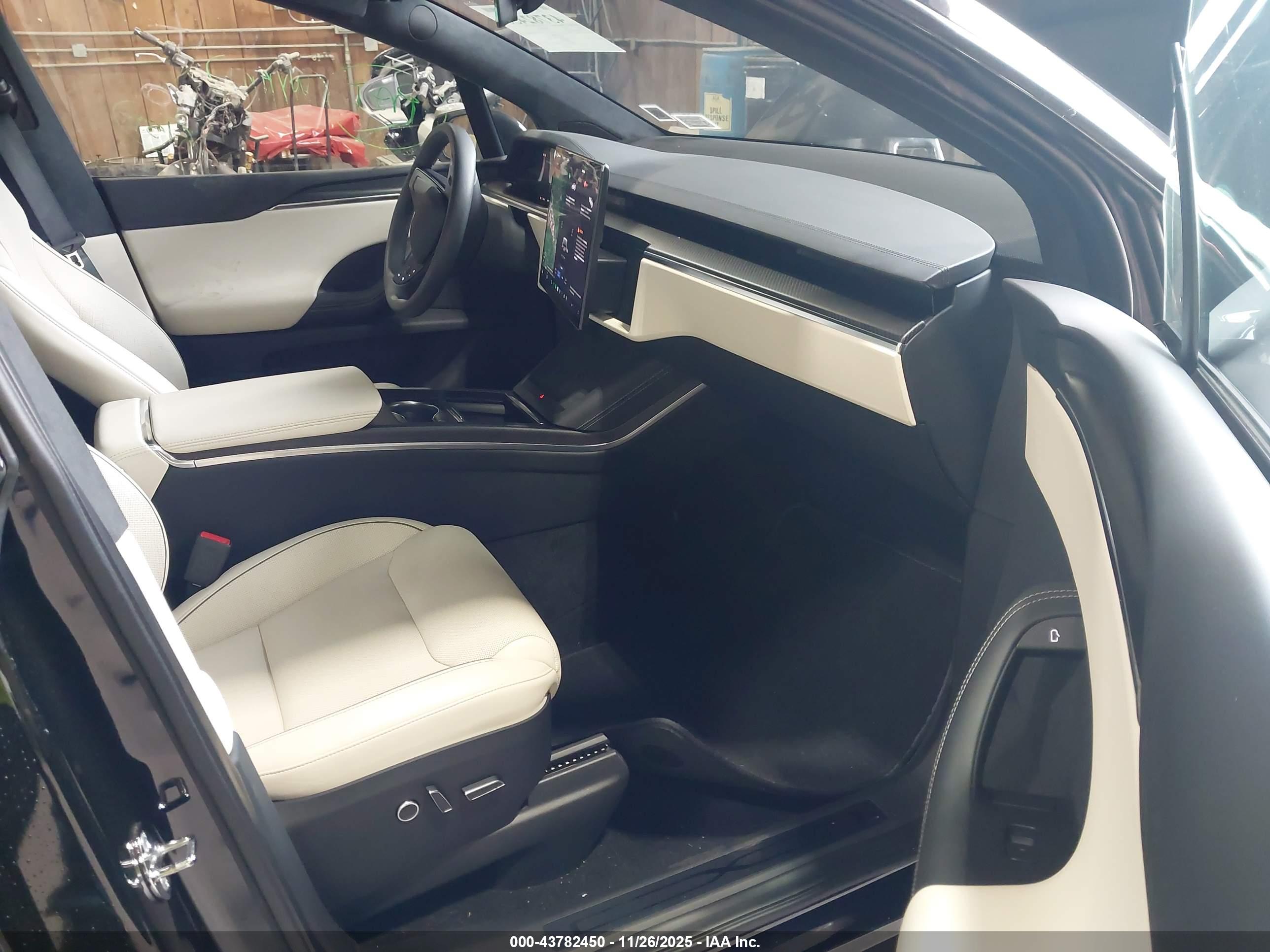 TESLA MODEL image 5