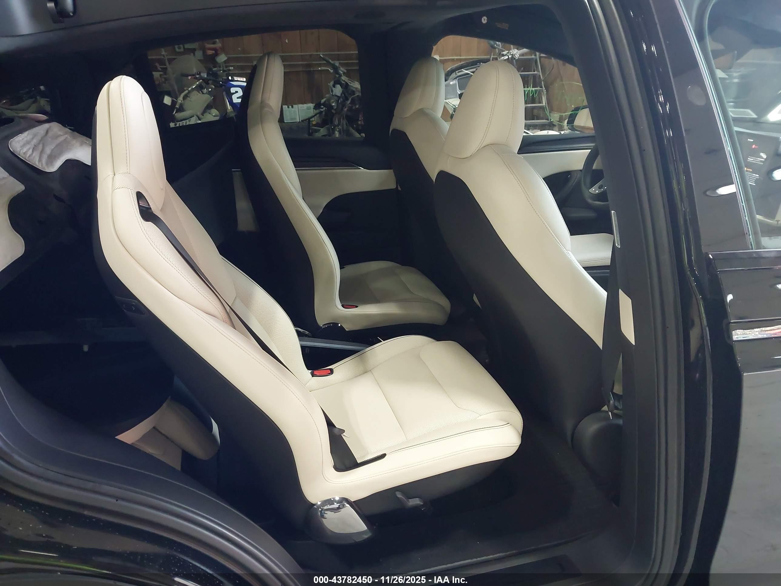 TESLA MODEL image 8