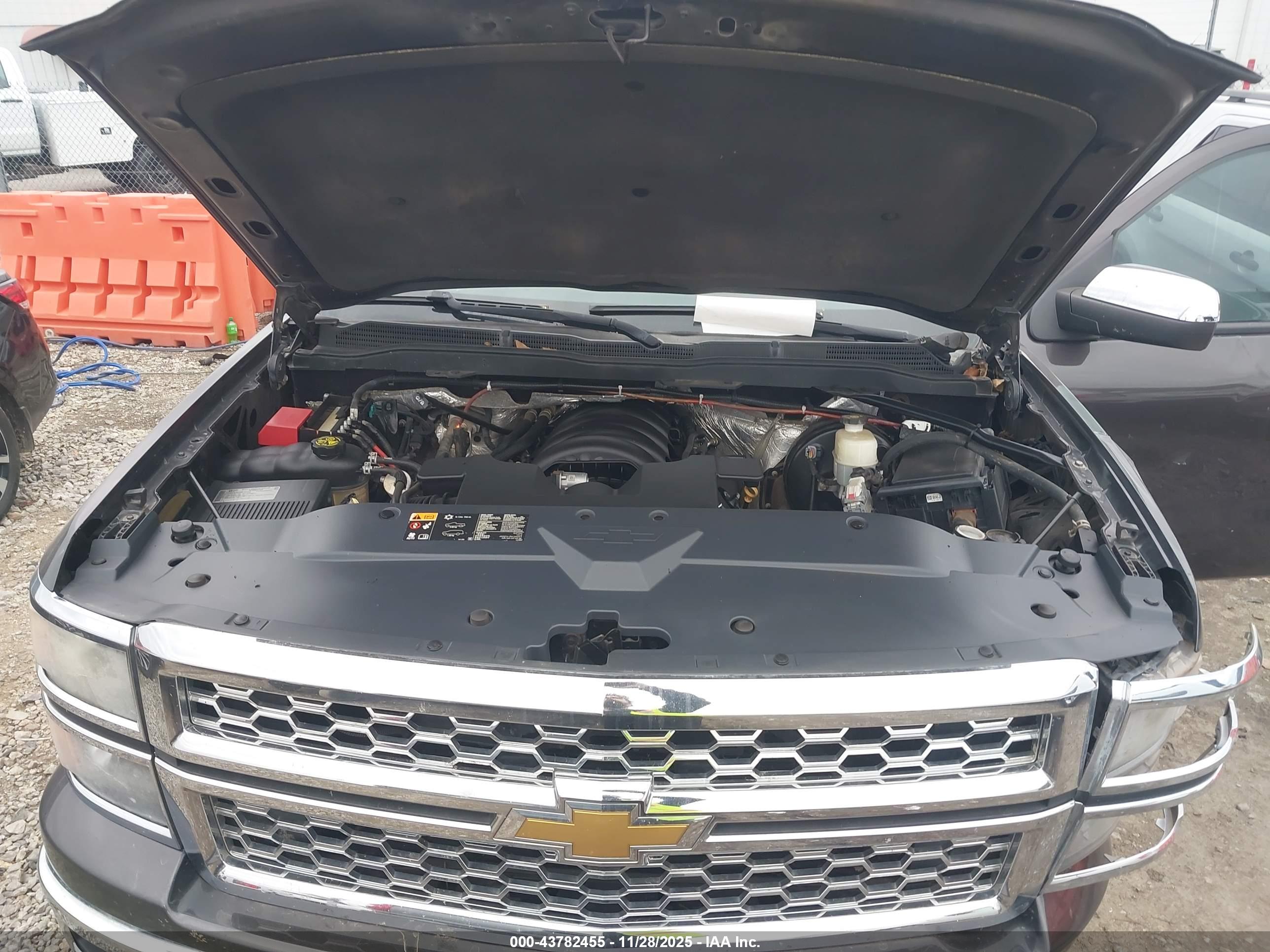 CHEVROLET SILVERADO image 10
