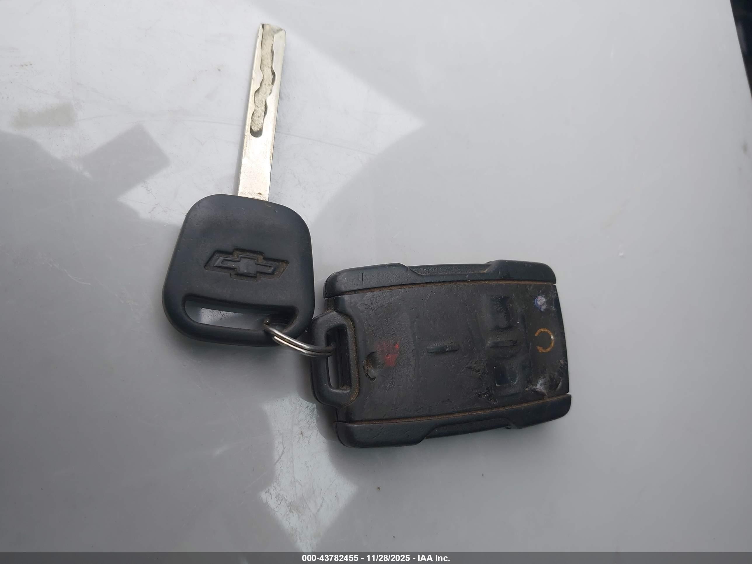 CHEVROLET SILVERADO image 11