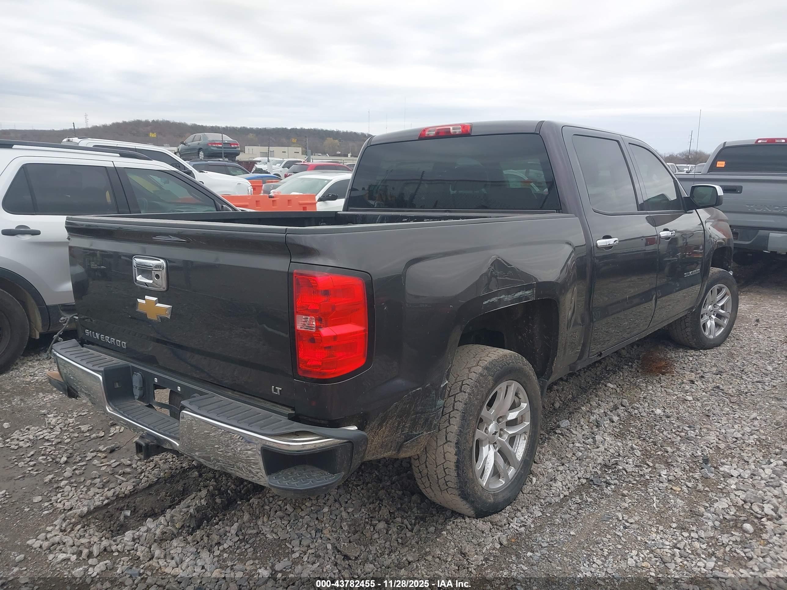 CHEVROLET SILVERADO image 4