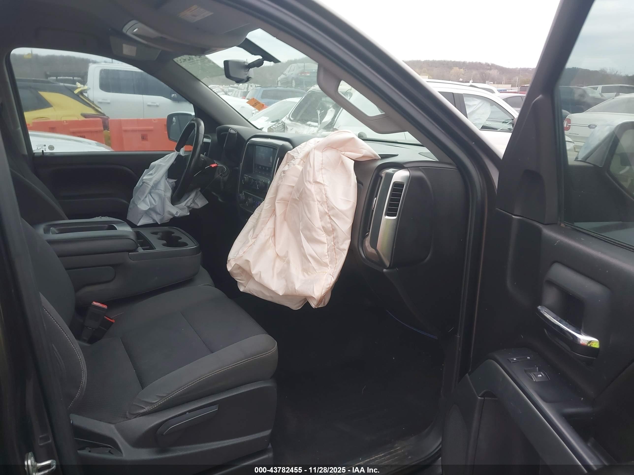 CHEVROLET SILVERADO image 5