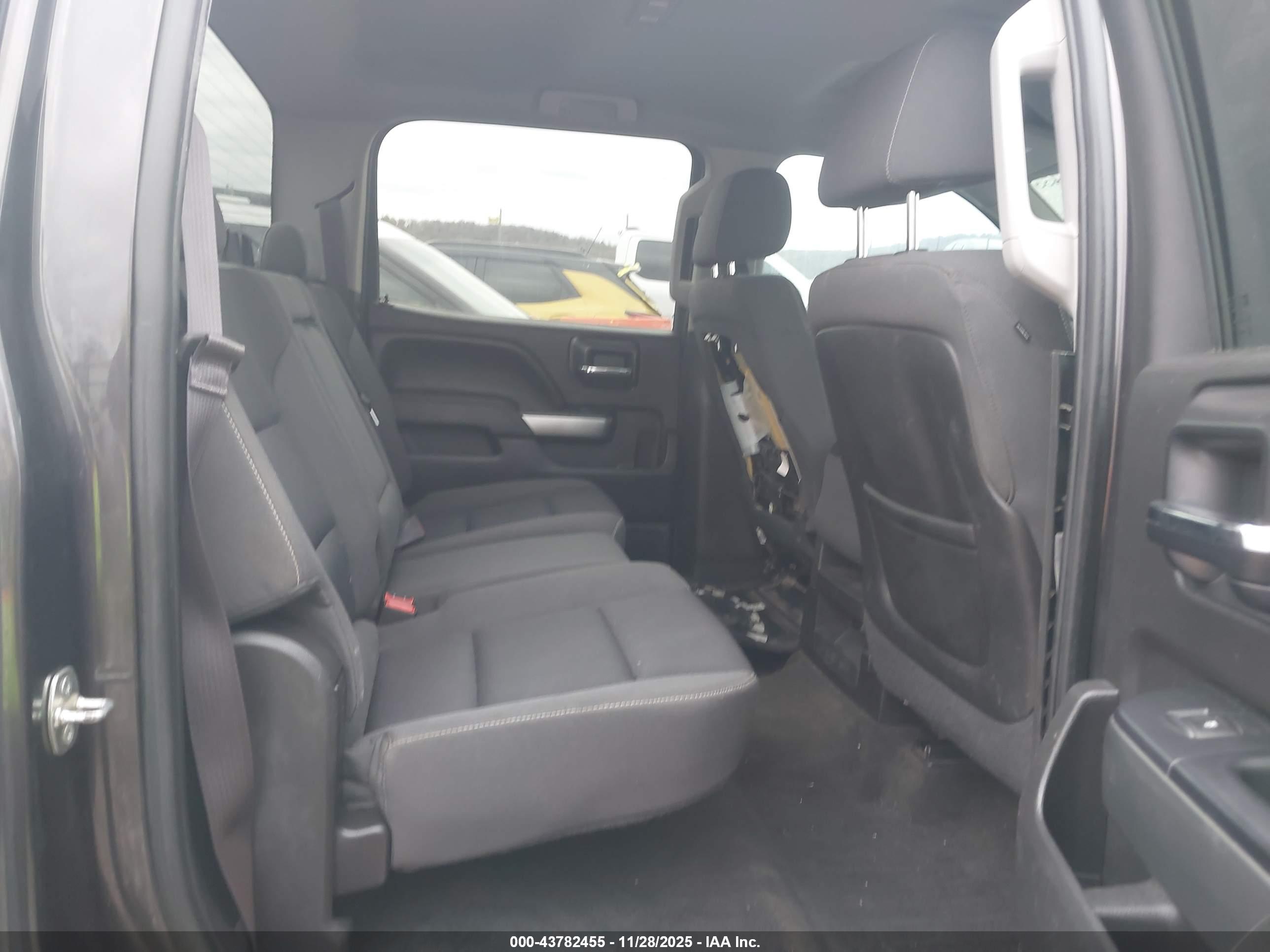 CHEVROLET SILVERADO image 8