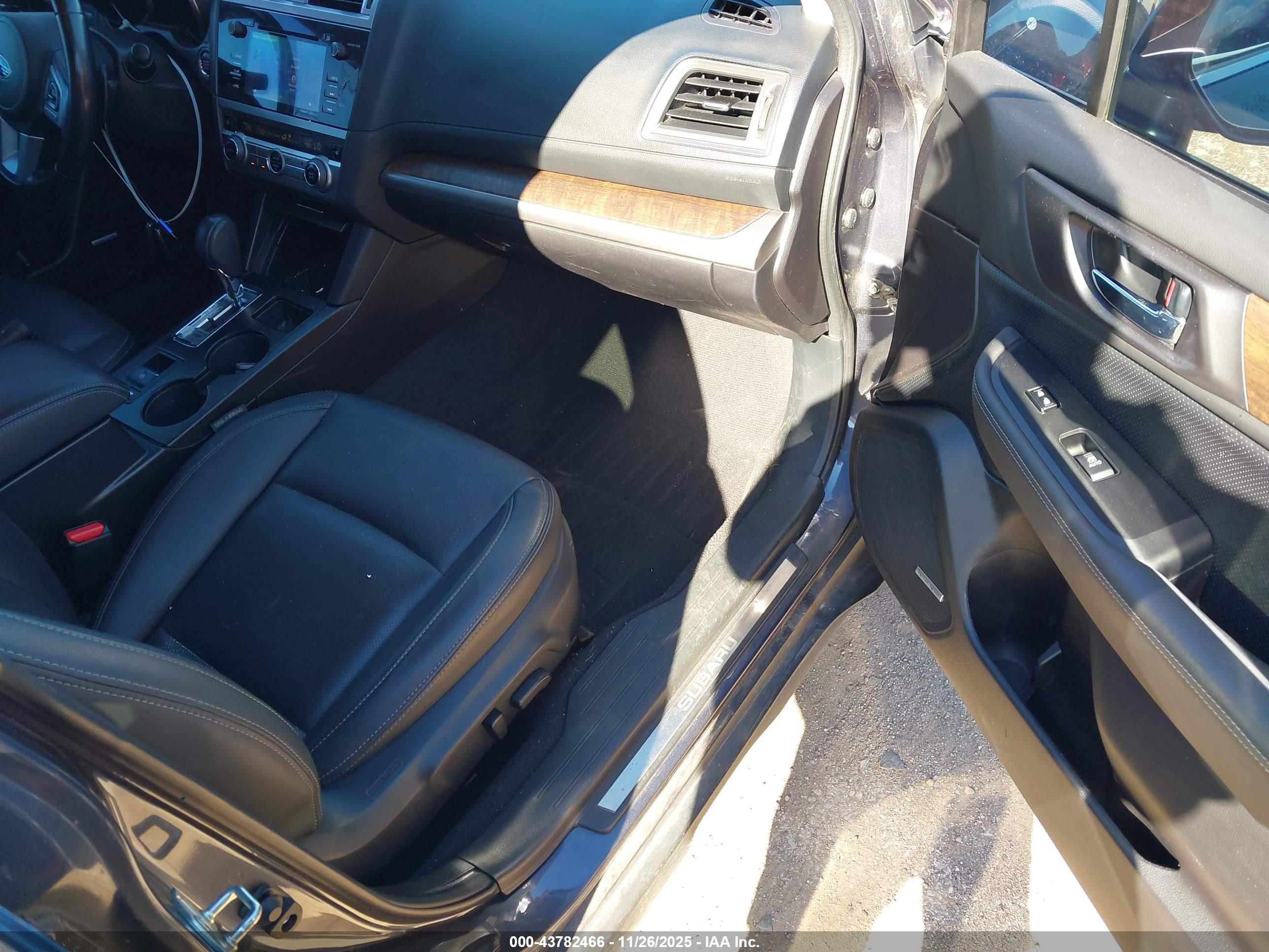 SUBARU OUTBACK image 5