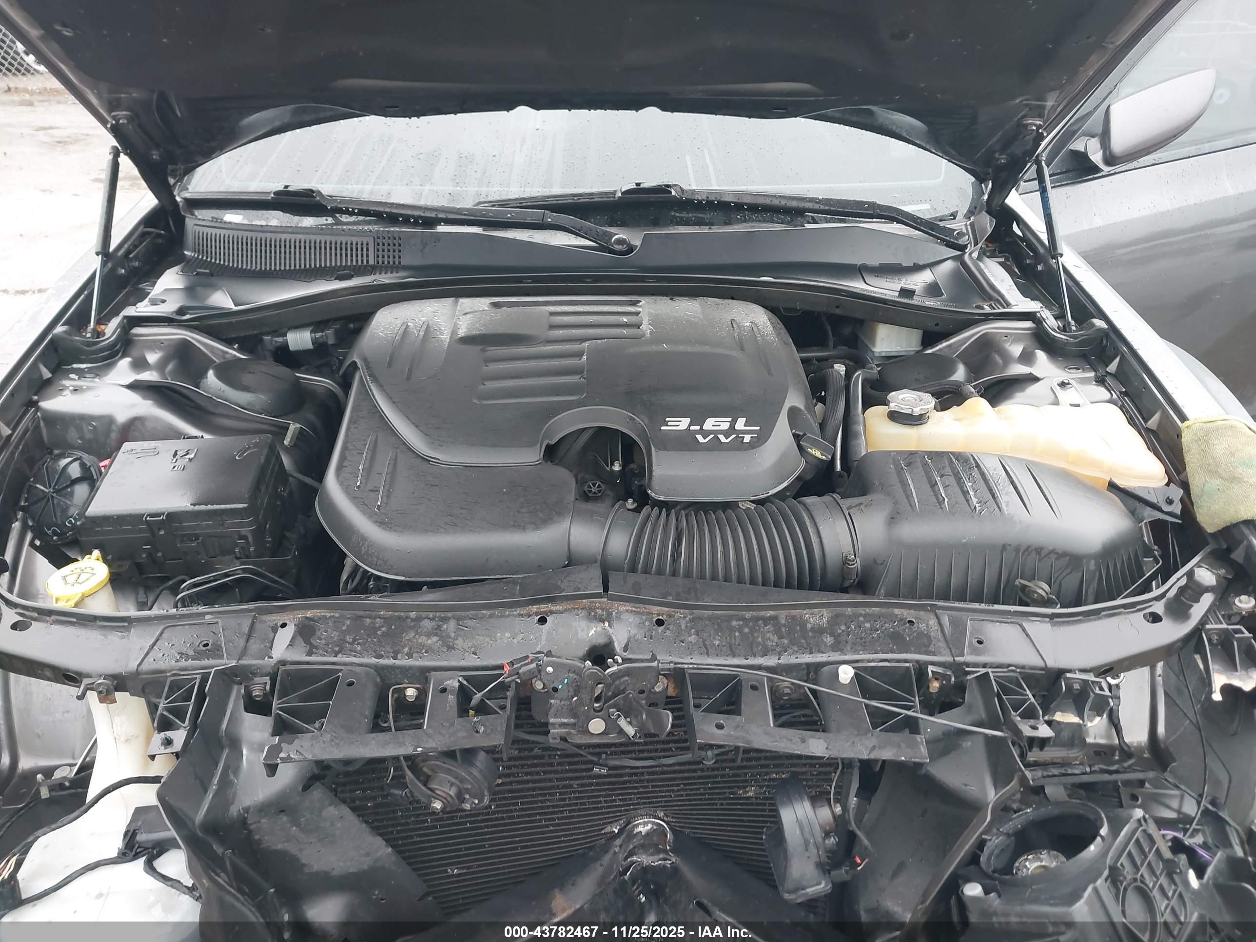 CHRYSLER 300 image 10