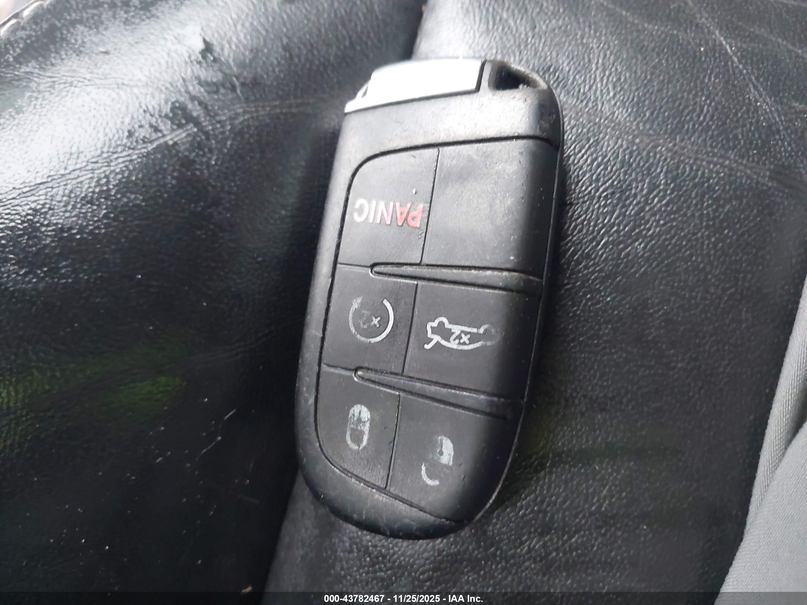 CHRYSLER 300 image 11