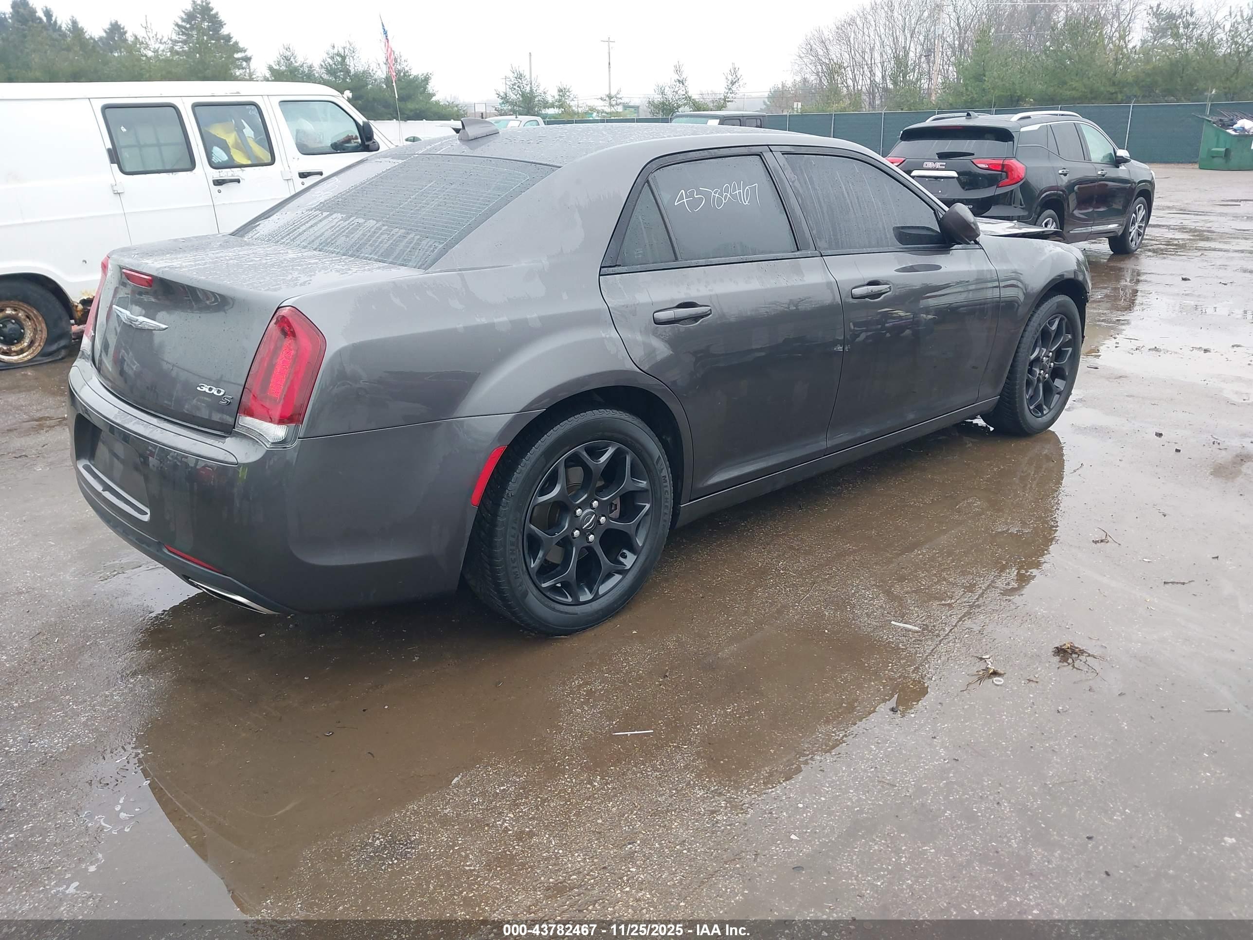 CHRYSLER 300 image 4