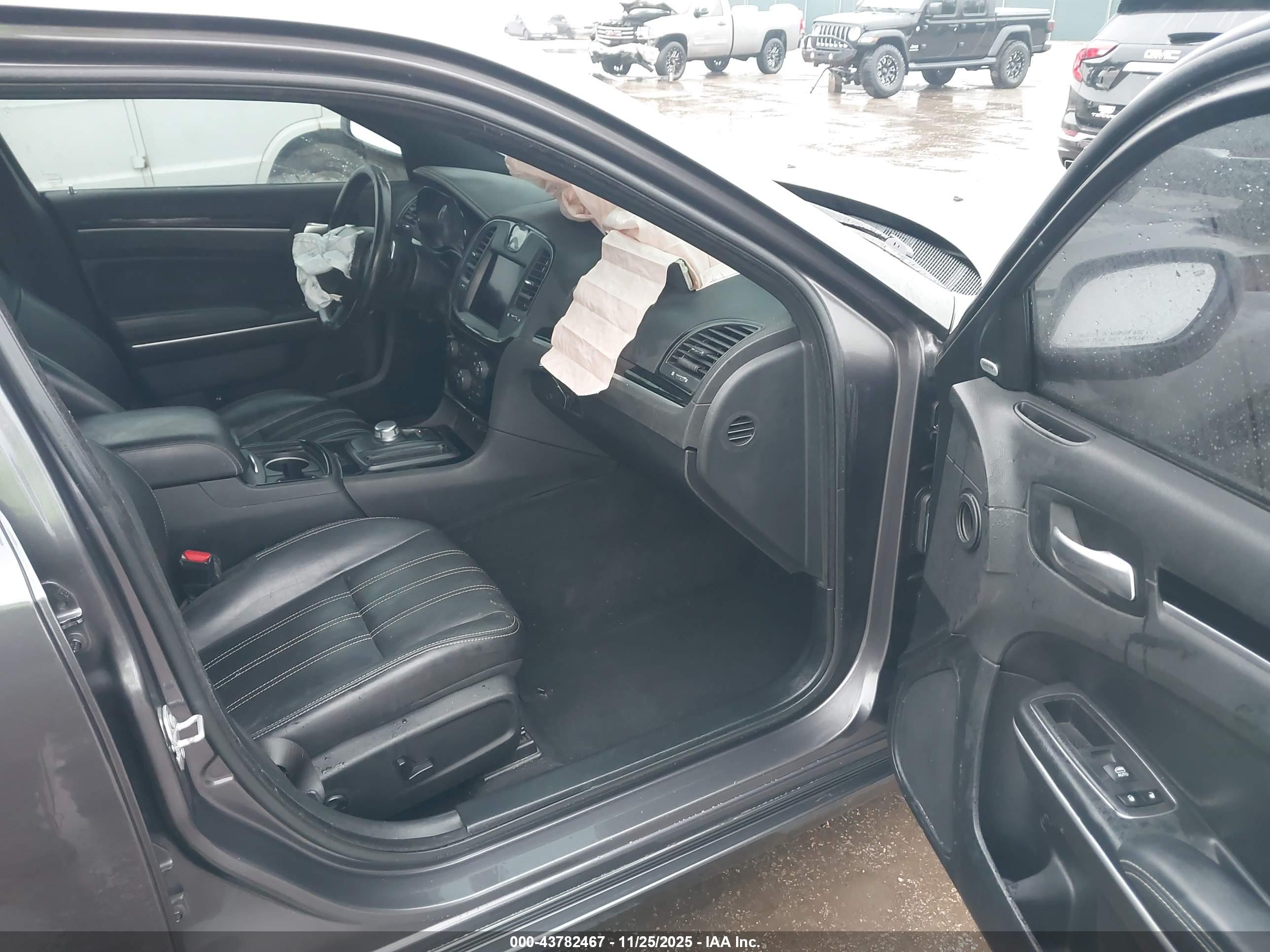 CHRYSLER 300 image 5