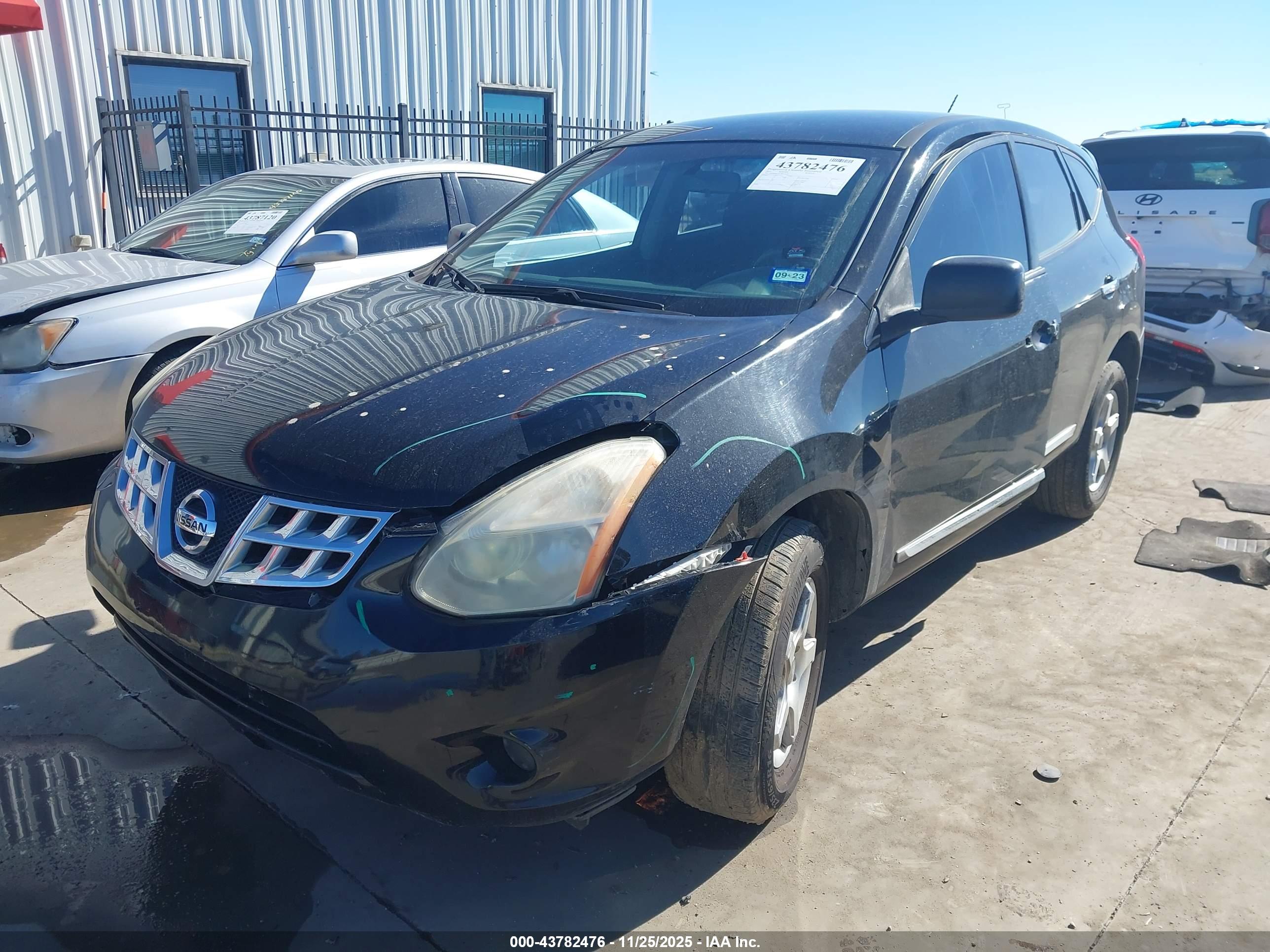 NISSAN ROGUE image 2