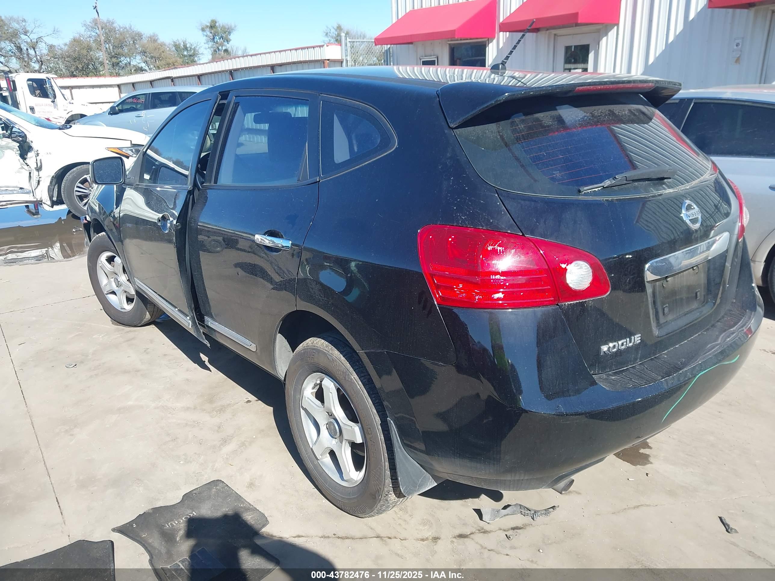 NISSAN ROGUE image 3