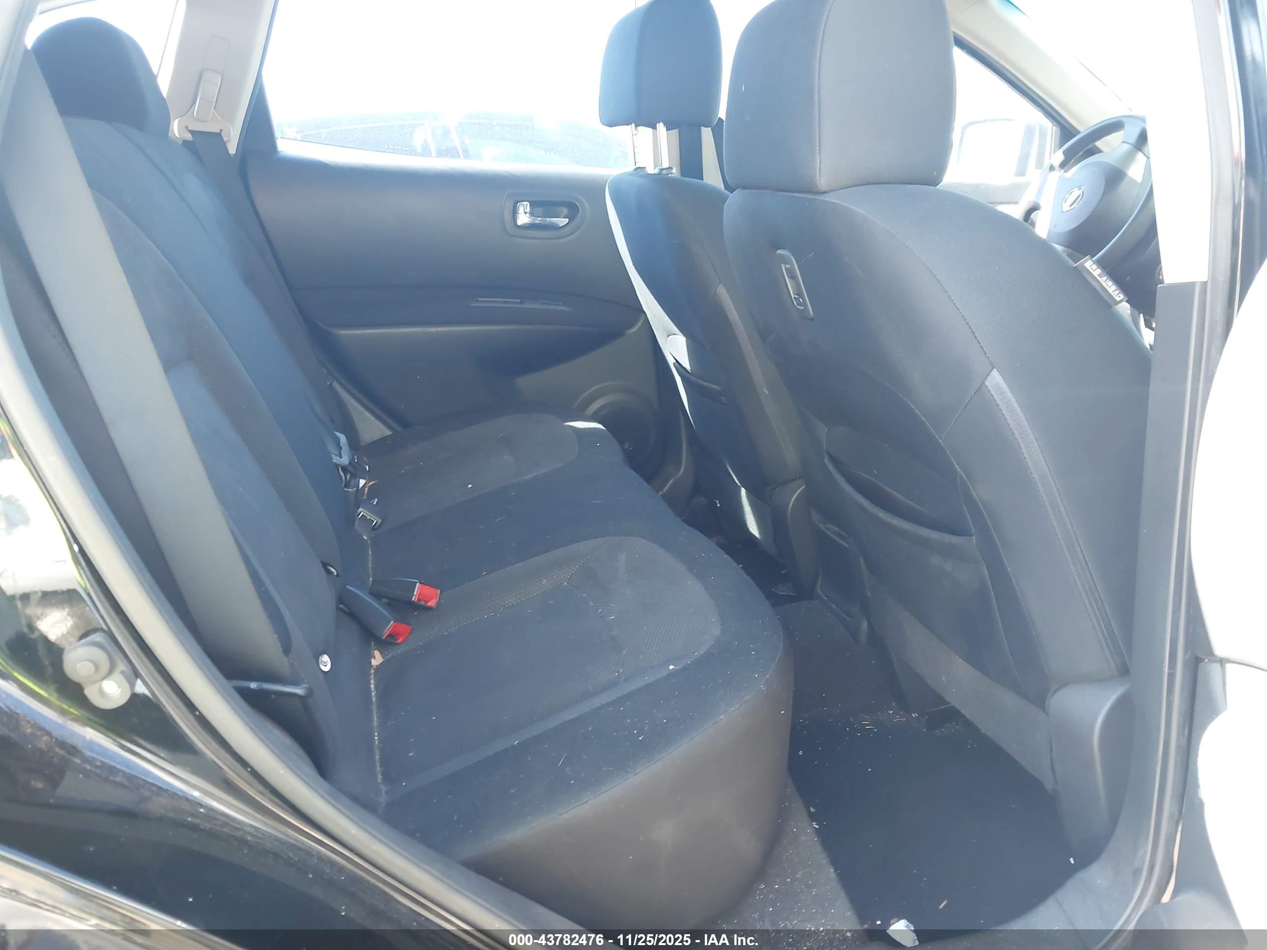 NISSAN ROGUE image 8