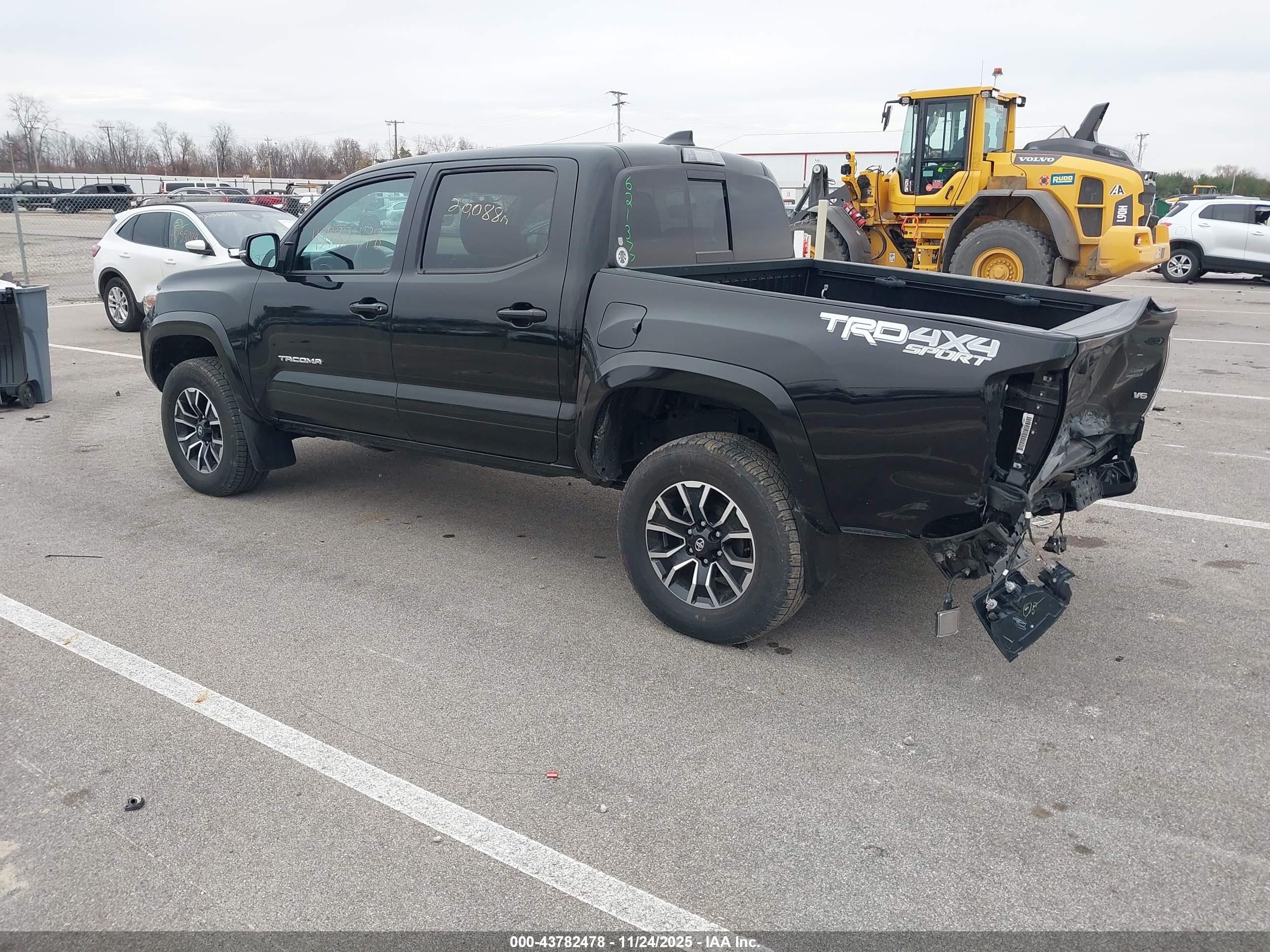 TOYOTA TACOMA image 3