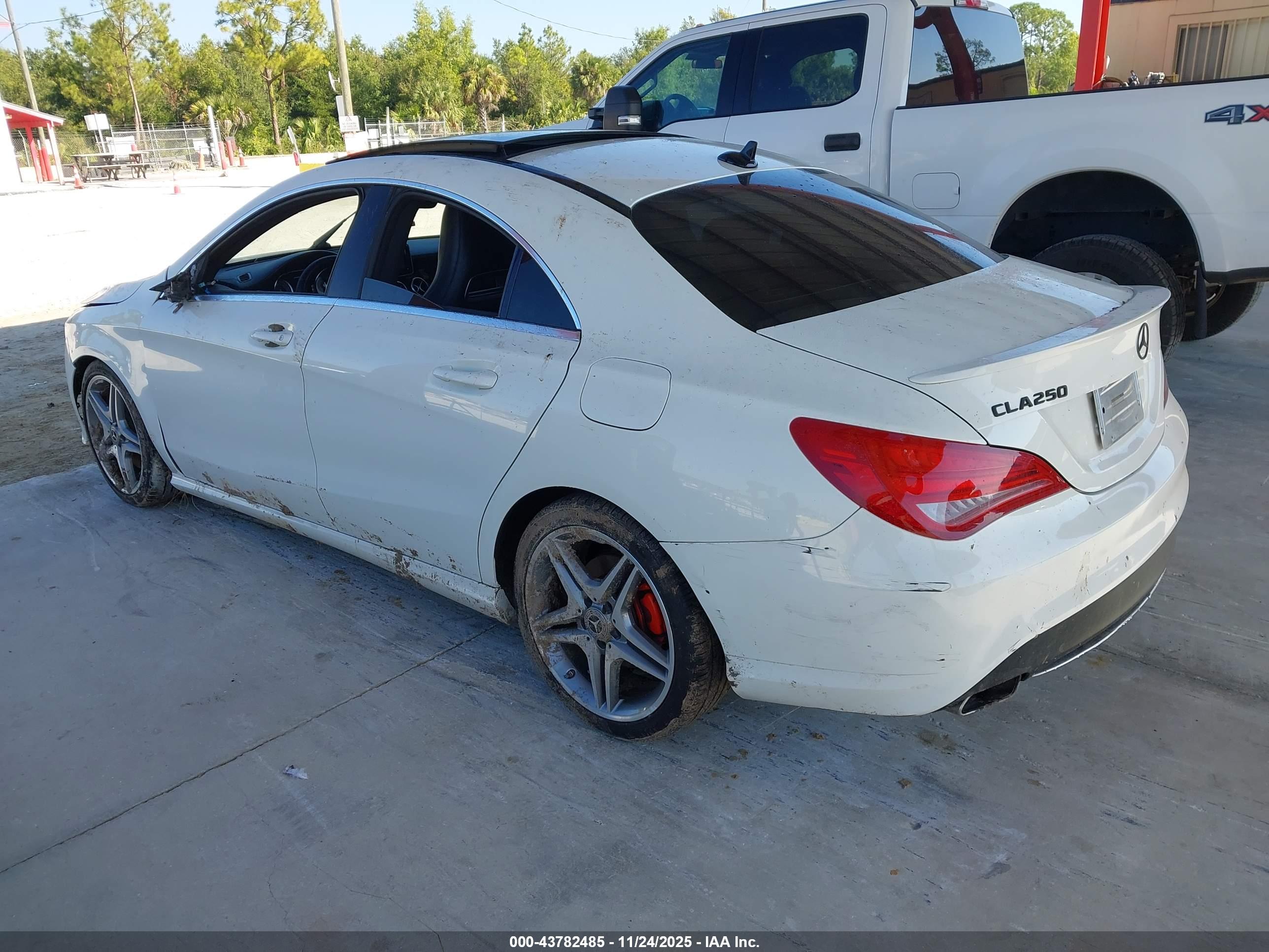 MERCEDES-BENZ CLA image 3