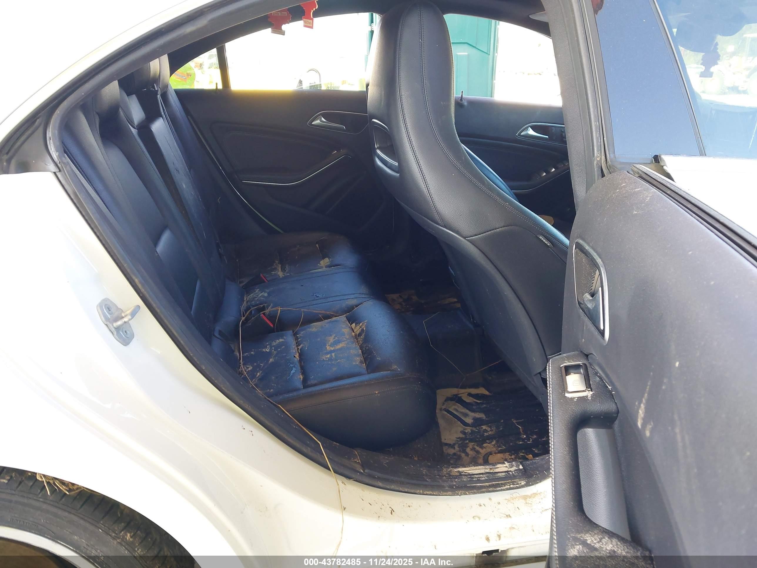 MERCEDES-BENZ CLA image 8