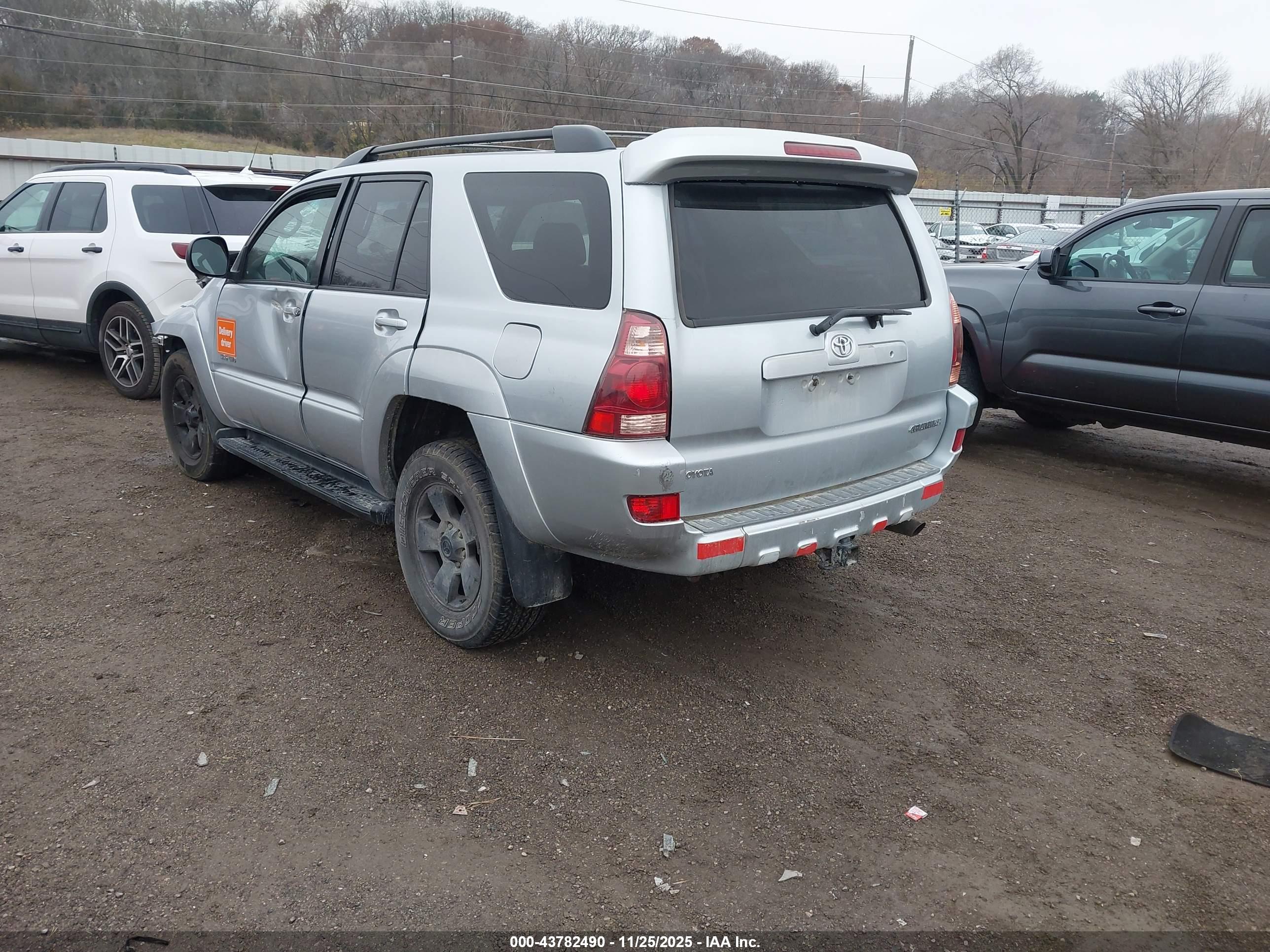 TOYOTA 4RUNNER image 3
