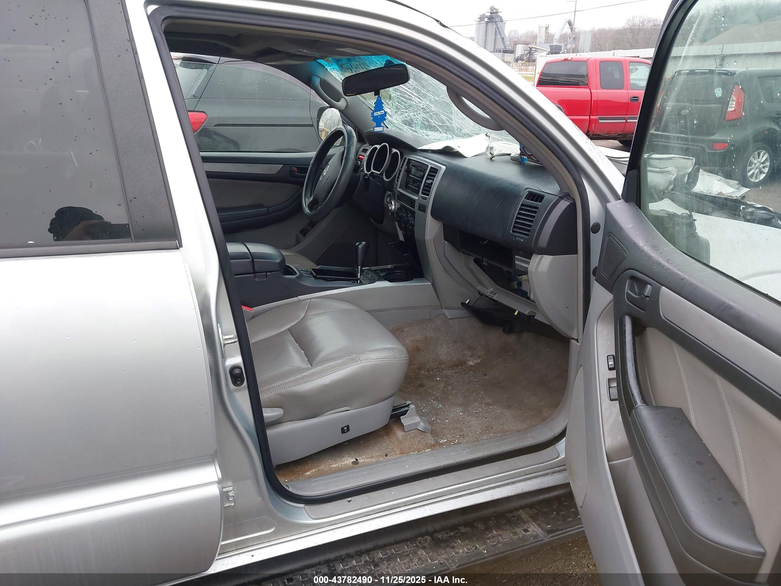 TOYOTA 4RUNNER image 5