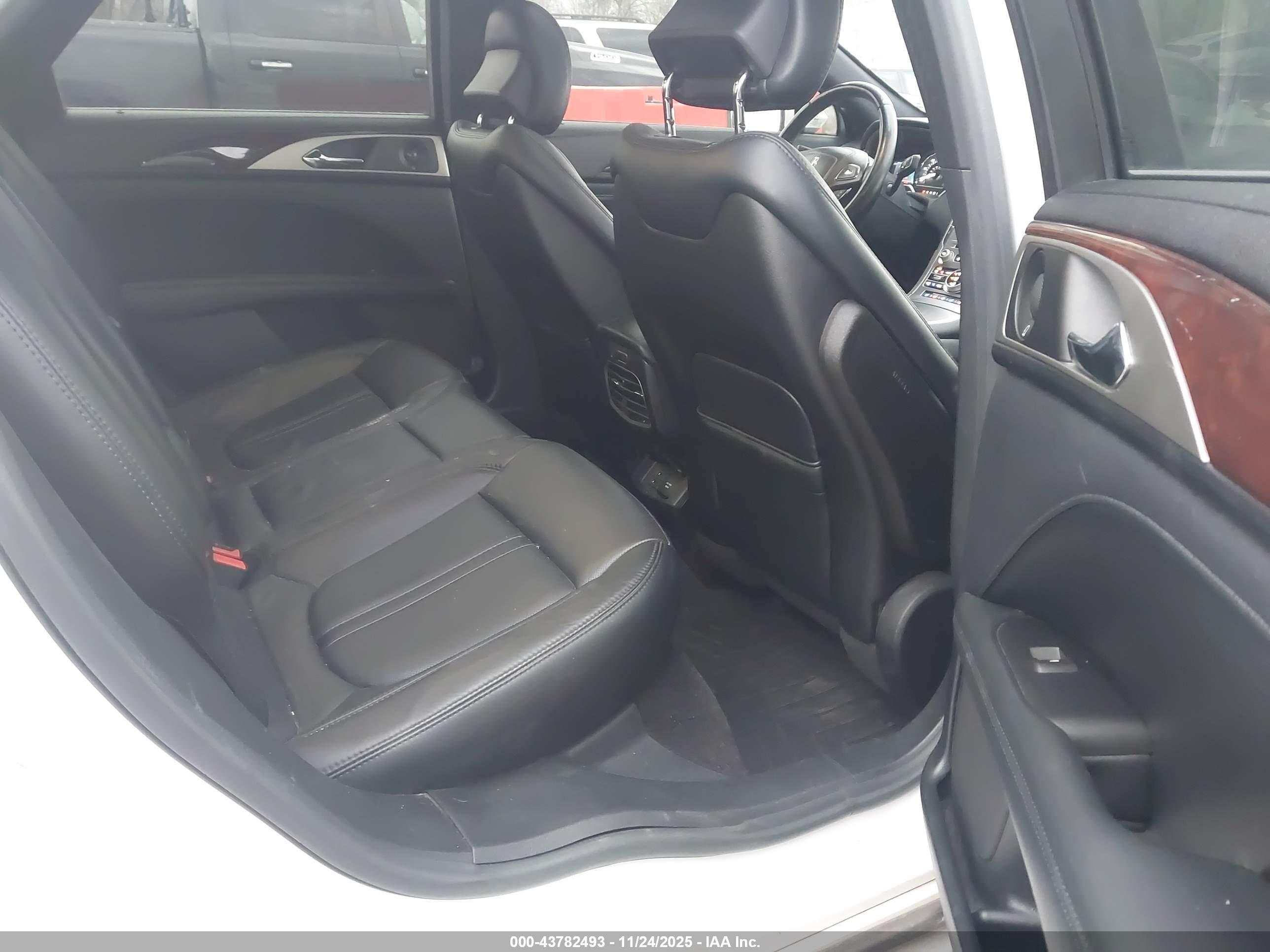 LINCOLN MKZ image 8