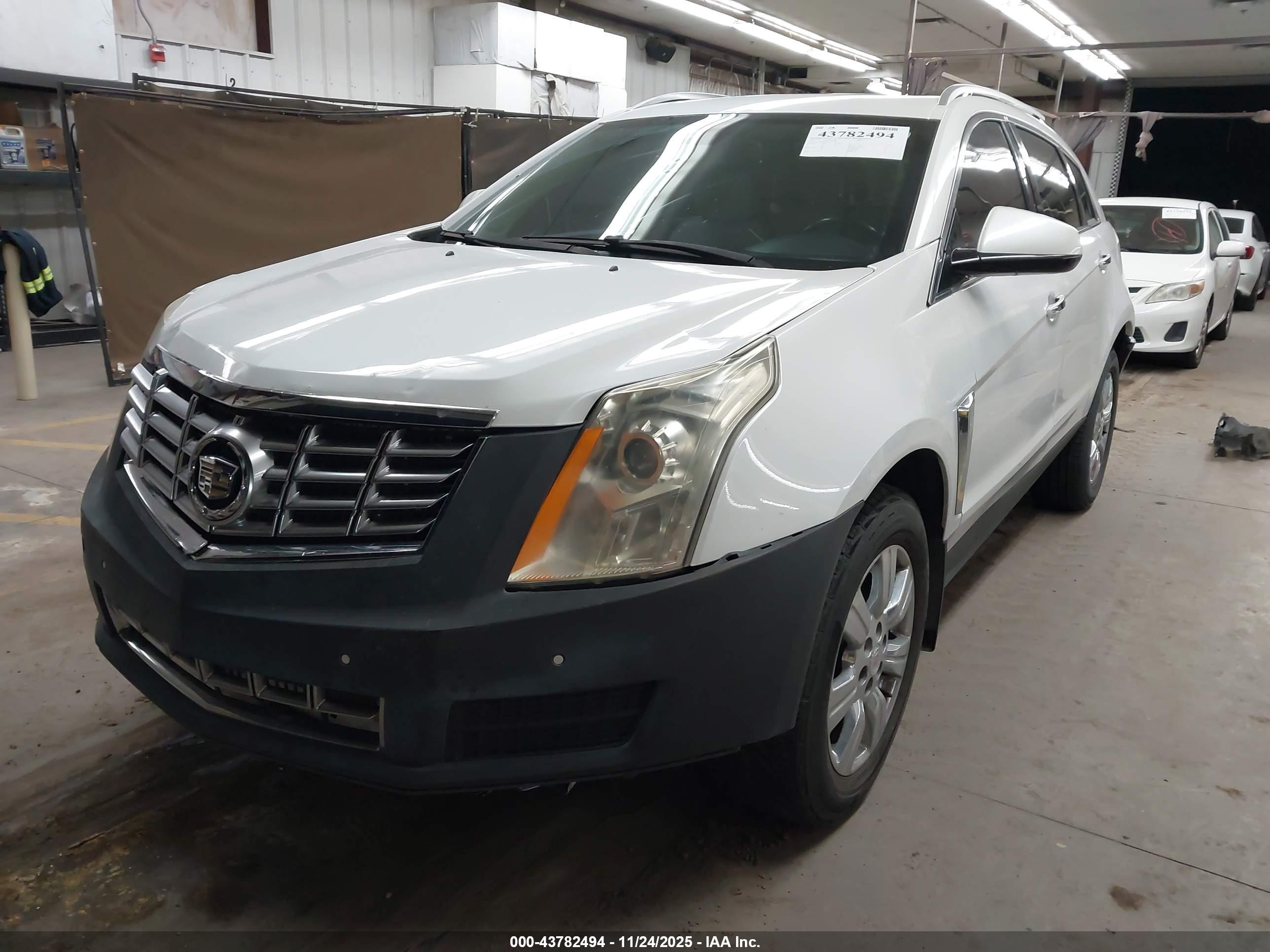 CADILLAC SRX image 2