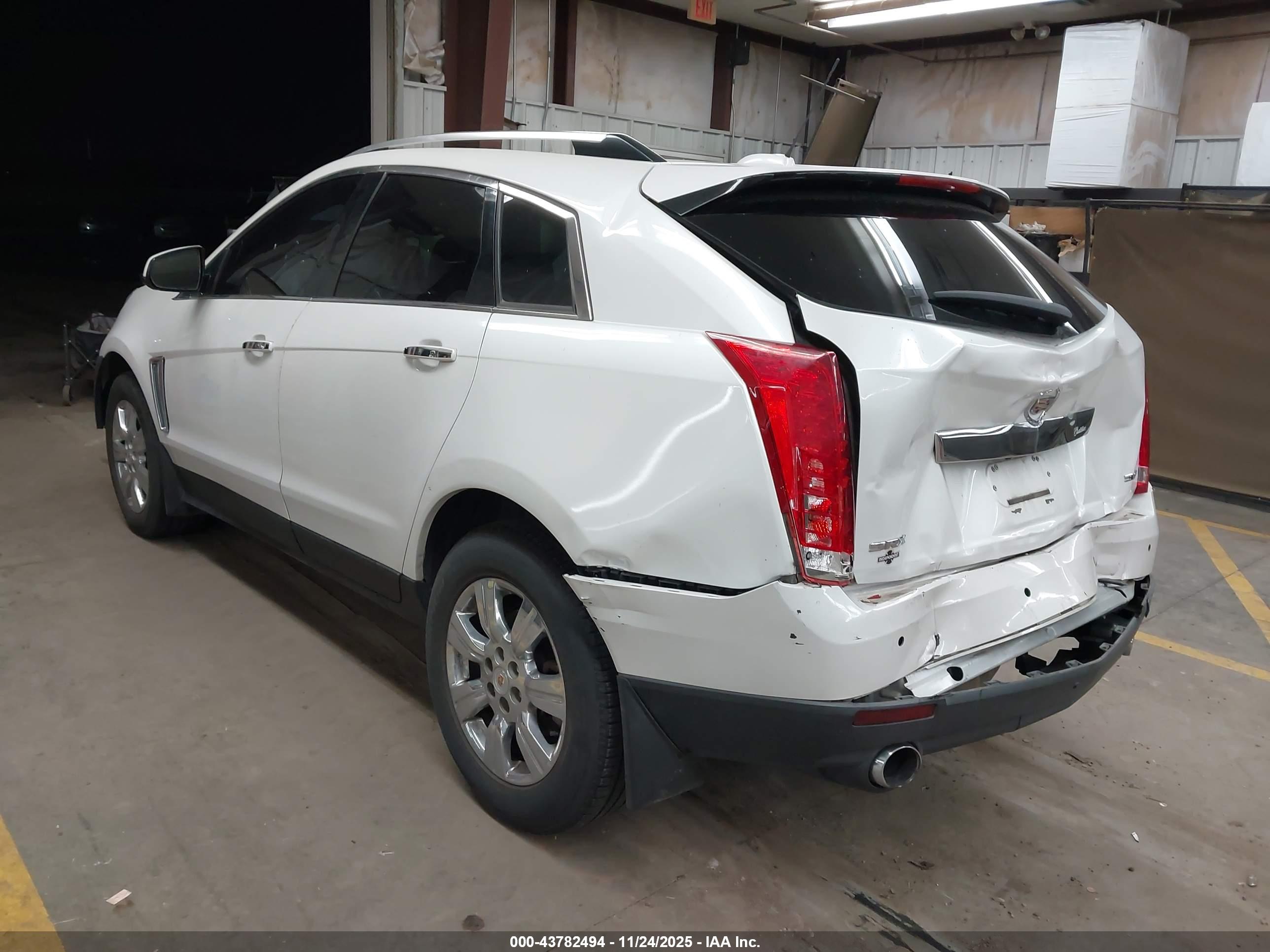 CADILLAC SRX image 3