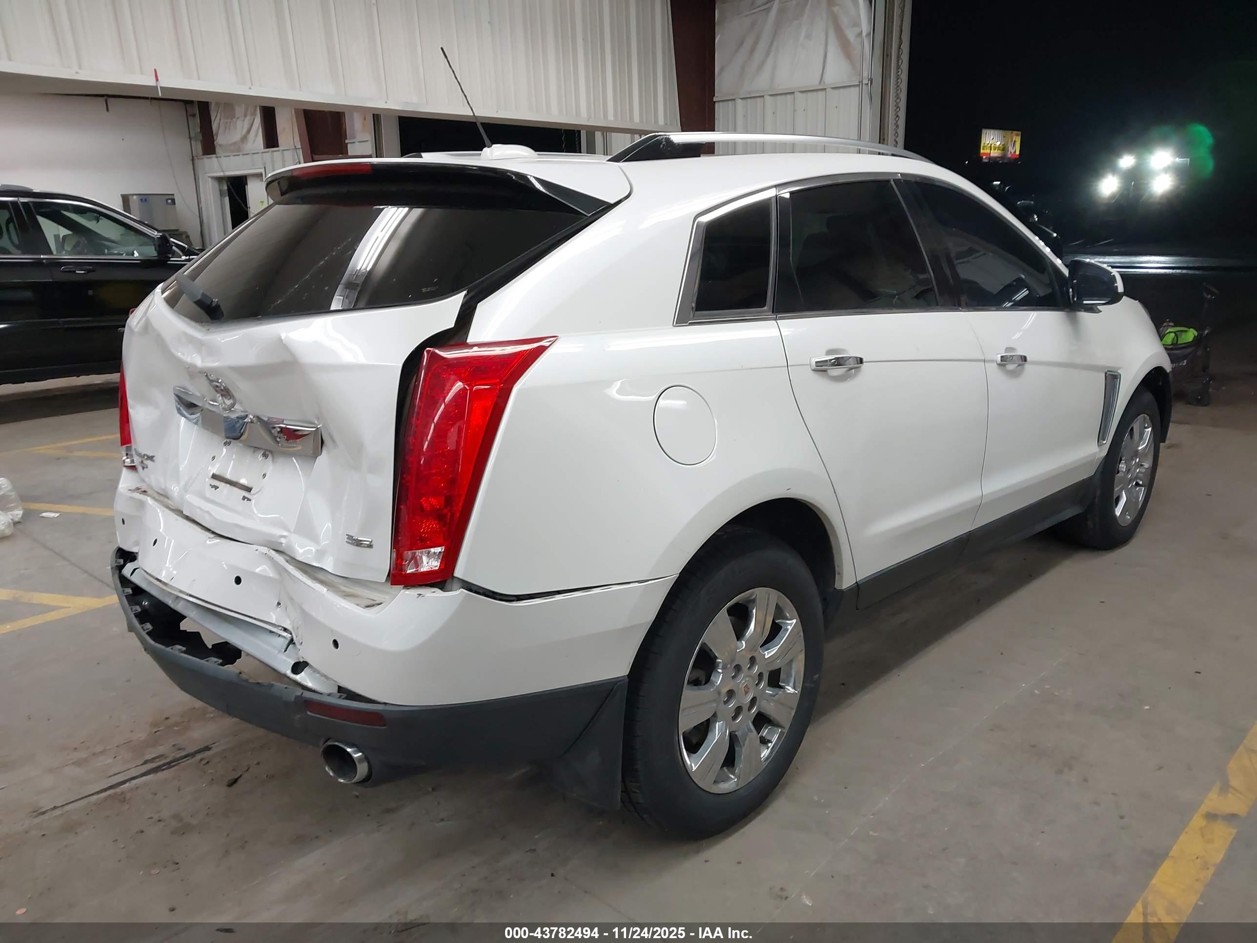 CADILLAC SRX image 4