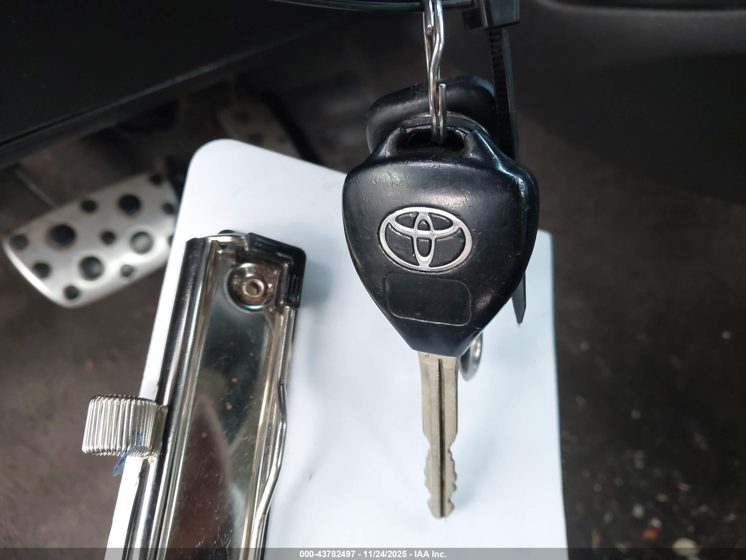 TOYOTA CAMRY image 11