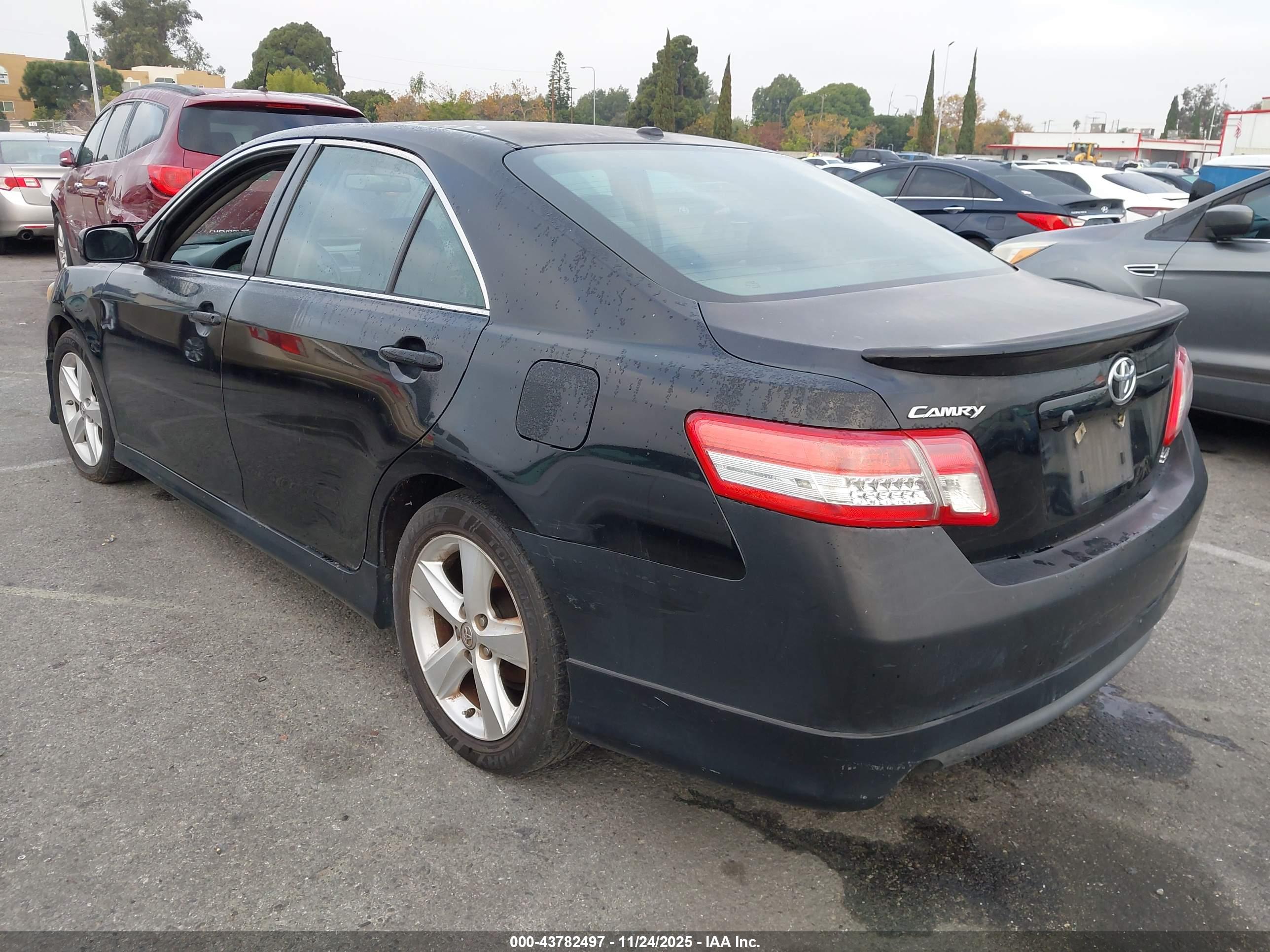TOYOTA CAMRY image 3