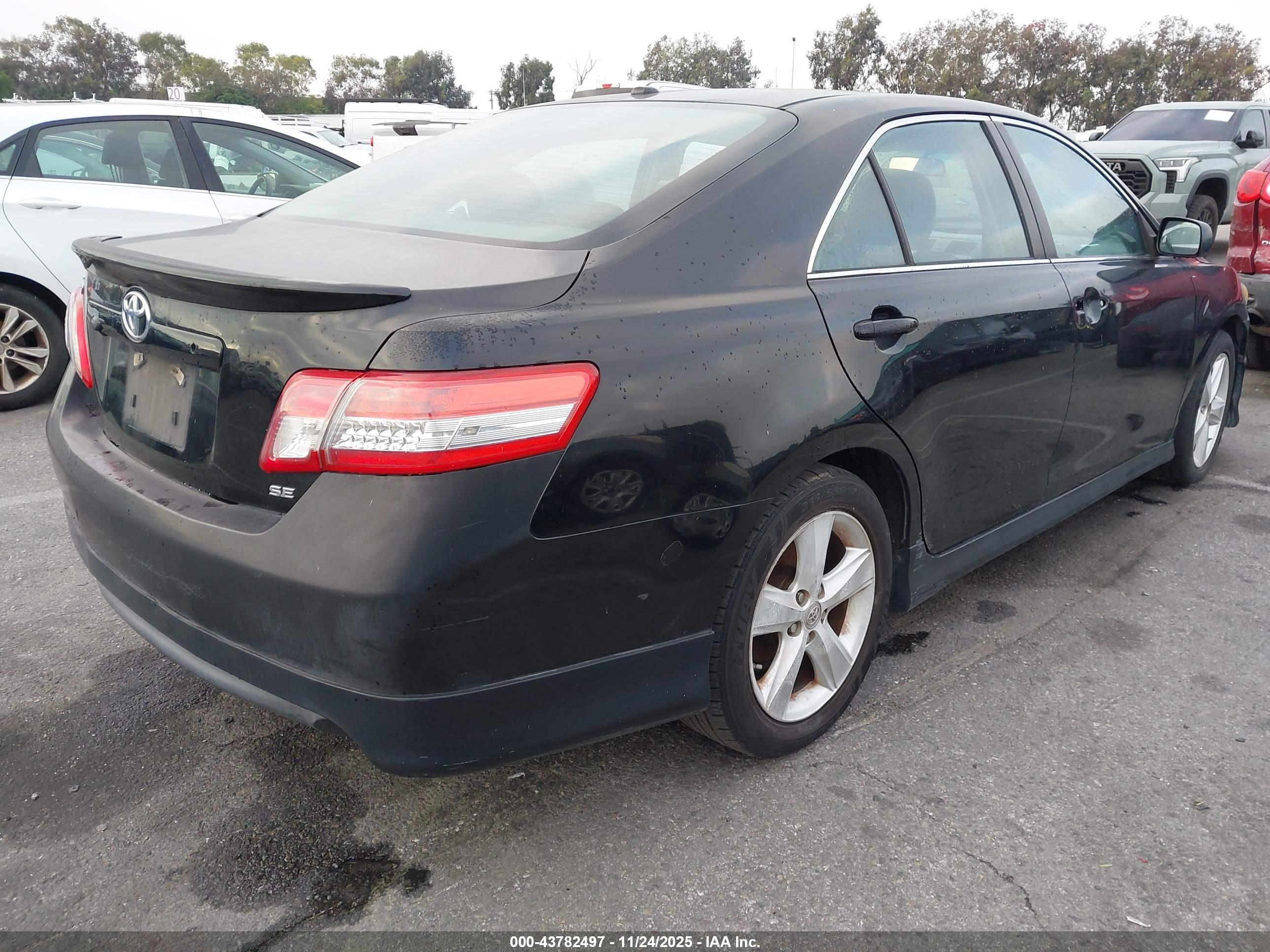 TOYOTA CAMRY image 4