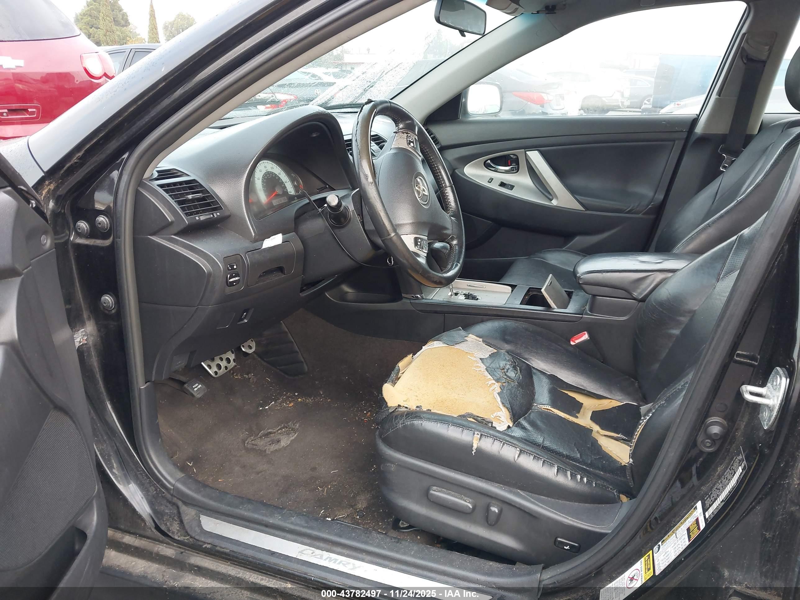 TOYOTA CAMRY image 5