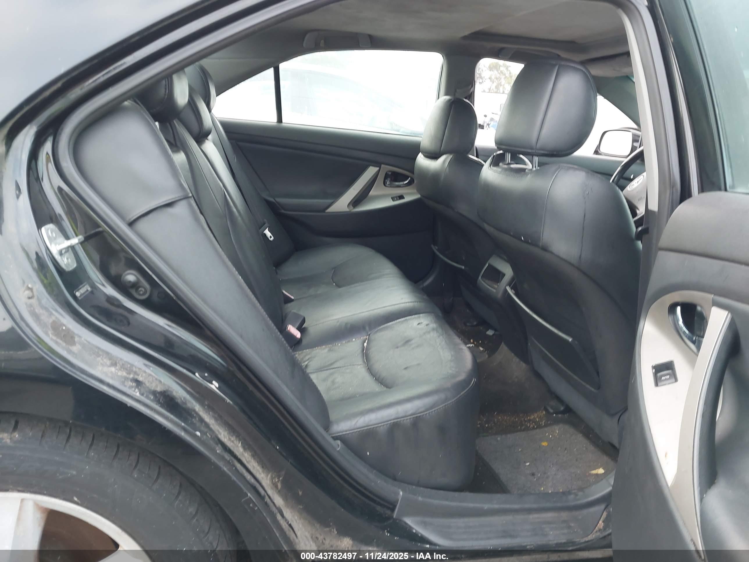 TOYOTA CAMRY image 8