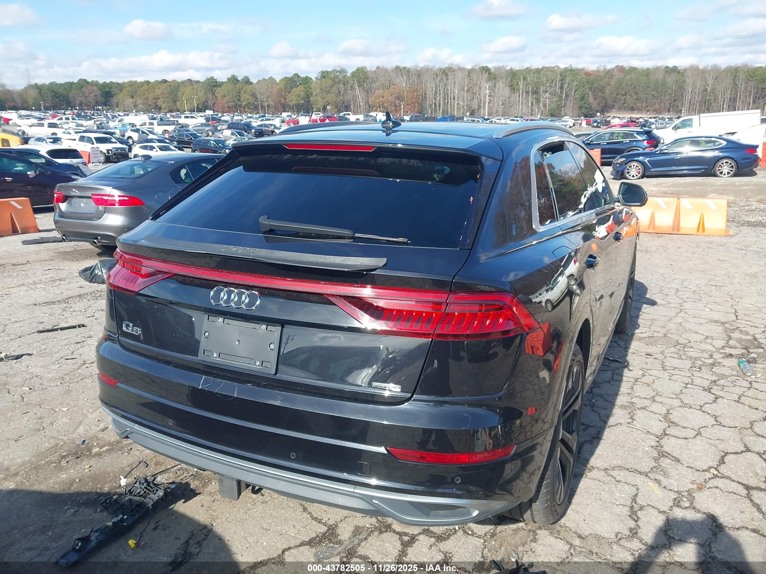AUDI Q8 image 4